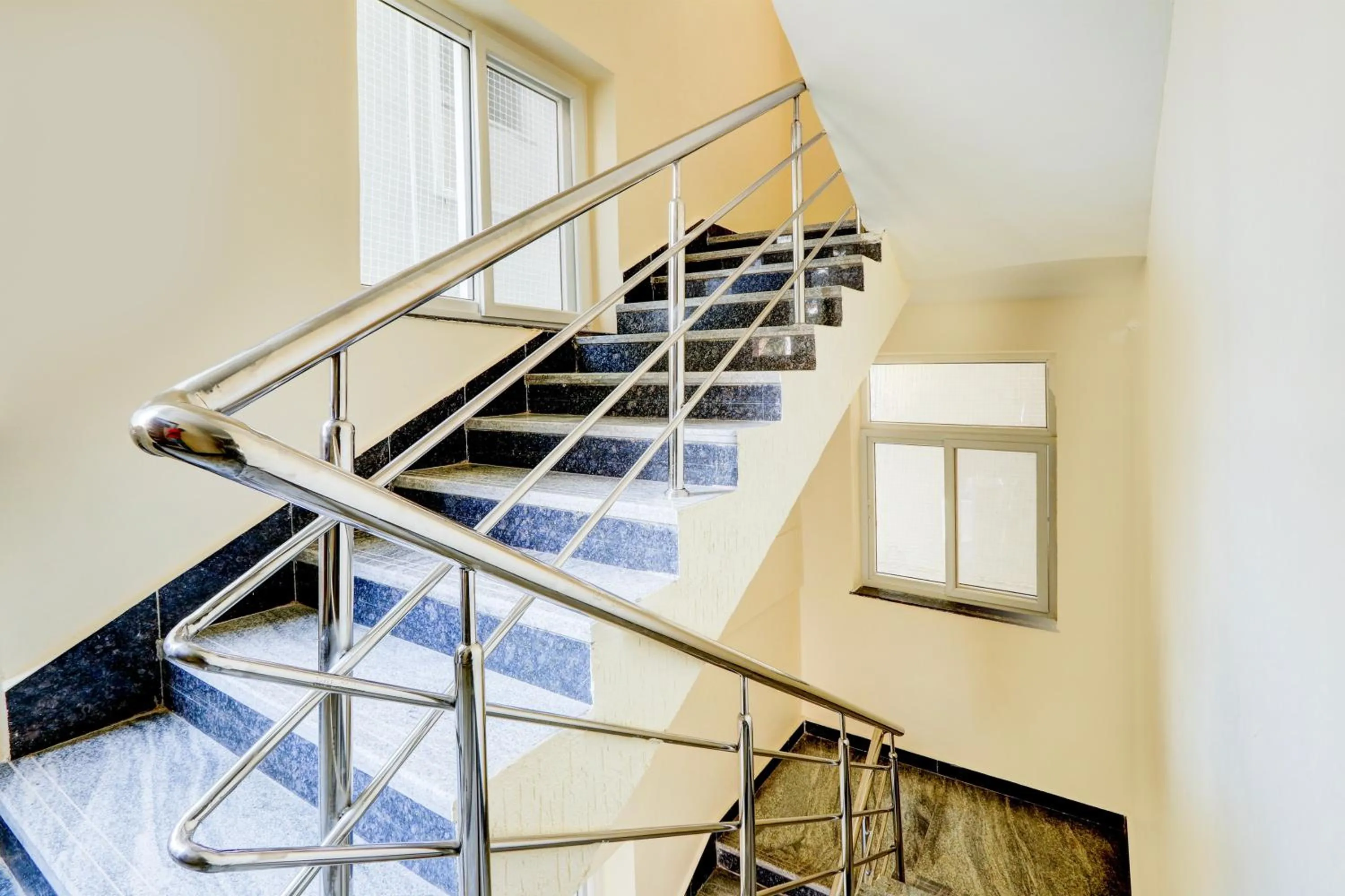 Lobby or reception in Super Townhouse Nirvana Elite