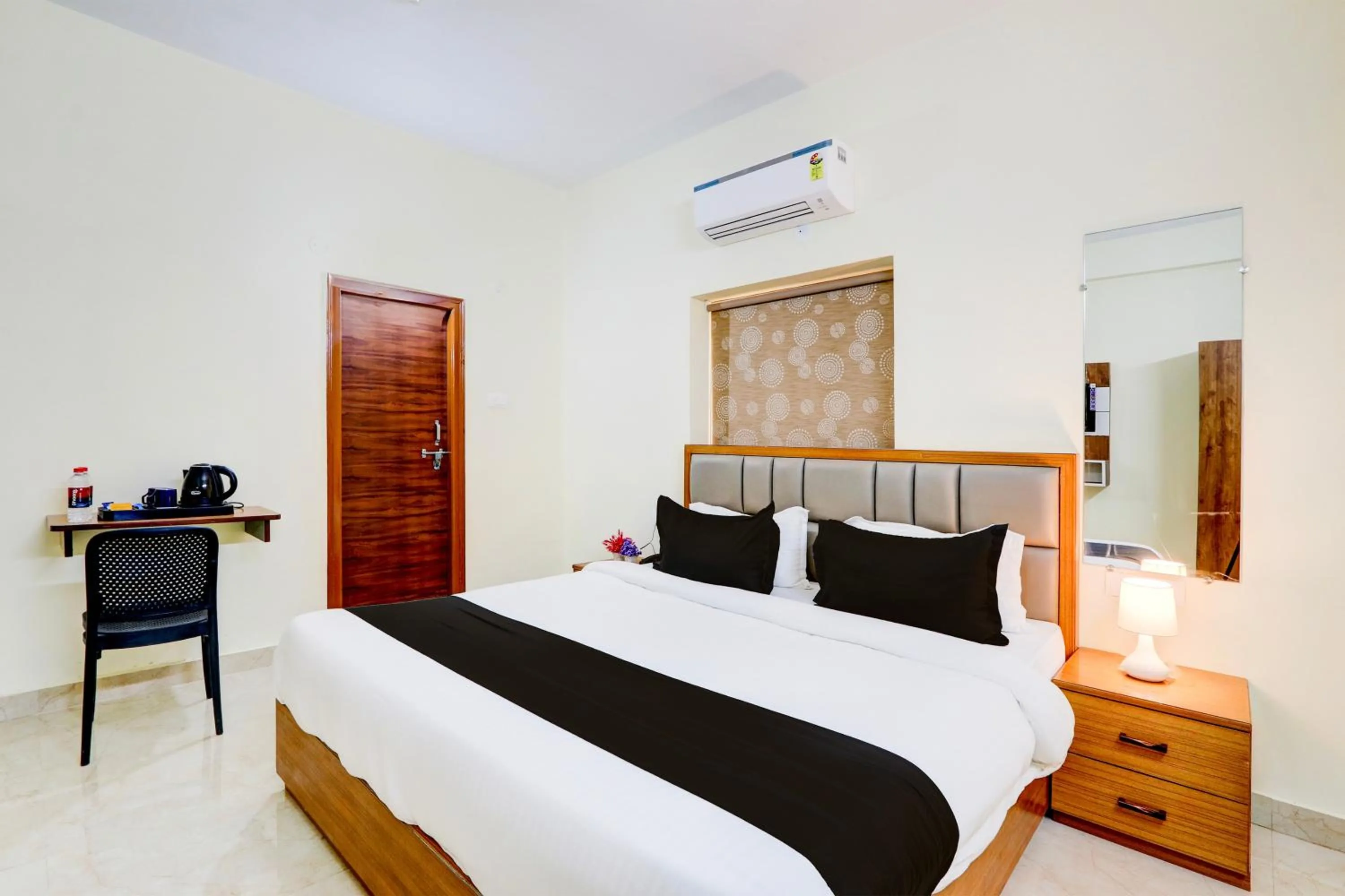 Bedroom, Bed in Super Townhouse Nirvana Elite