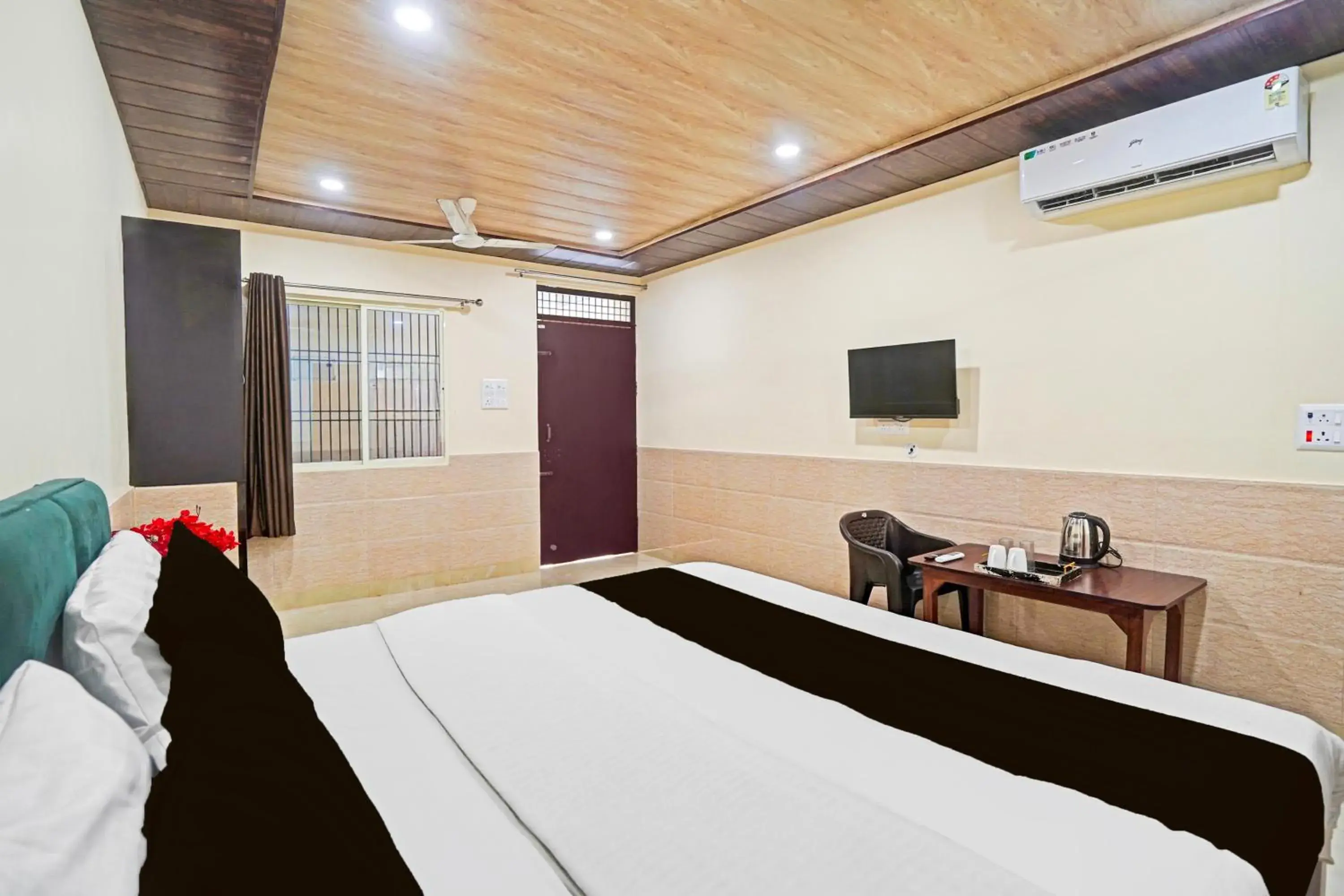 Bedroom, Bed in Super Hotel O Varanasi Banaras Junction Formerly Girija Palace Bedroom, Bed in Super Hotel O Varanasi Banaras Junction Formerly Girija Palace