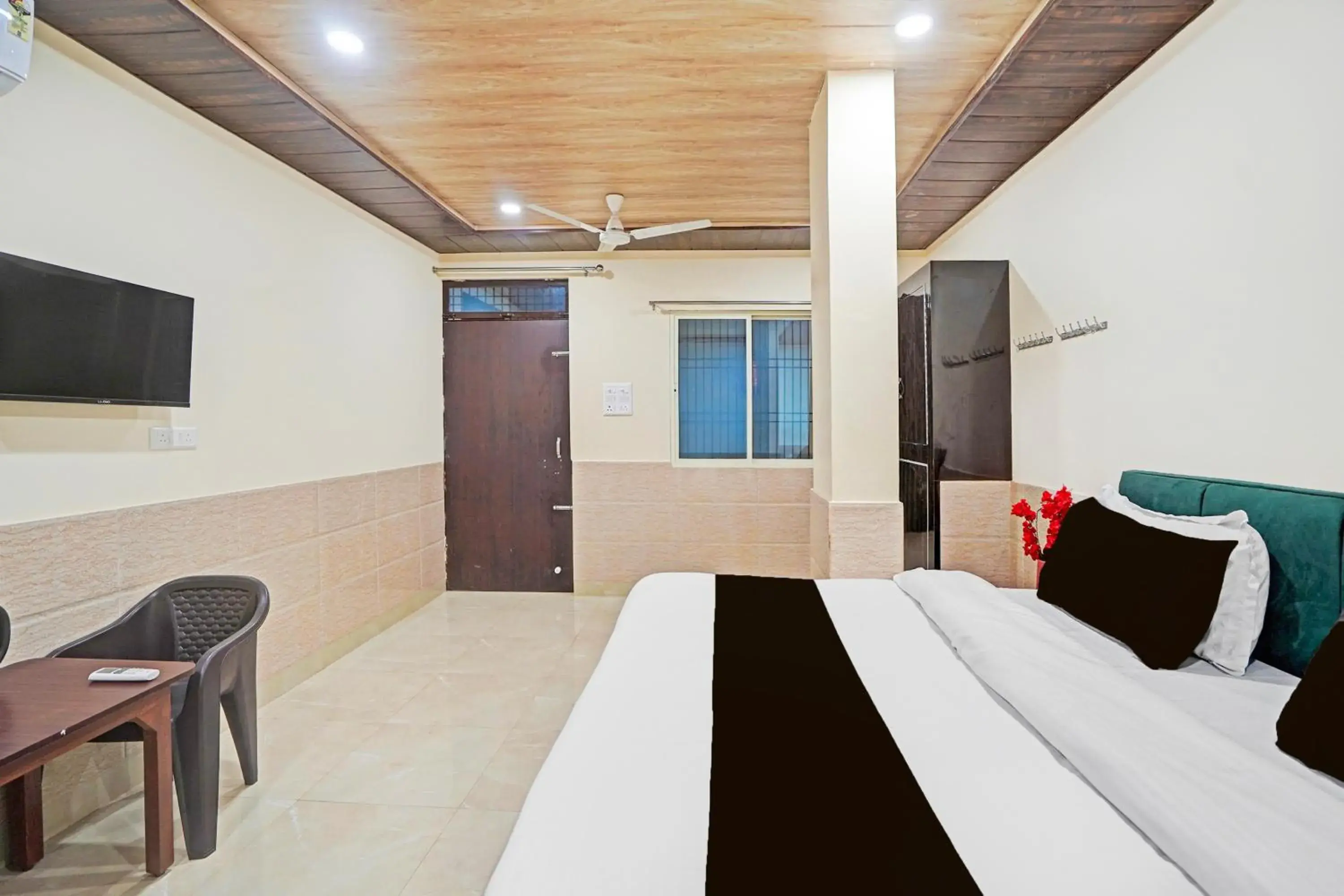 Bedroom, Bed in Super Hotel O Varanasi Banaras Junction Formerly Girija Palace Bedroom, Bed in Super Hotel O Varanasi Banaras Junction Formerly Girija Palace