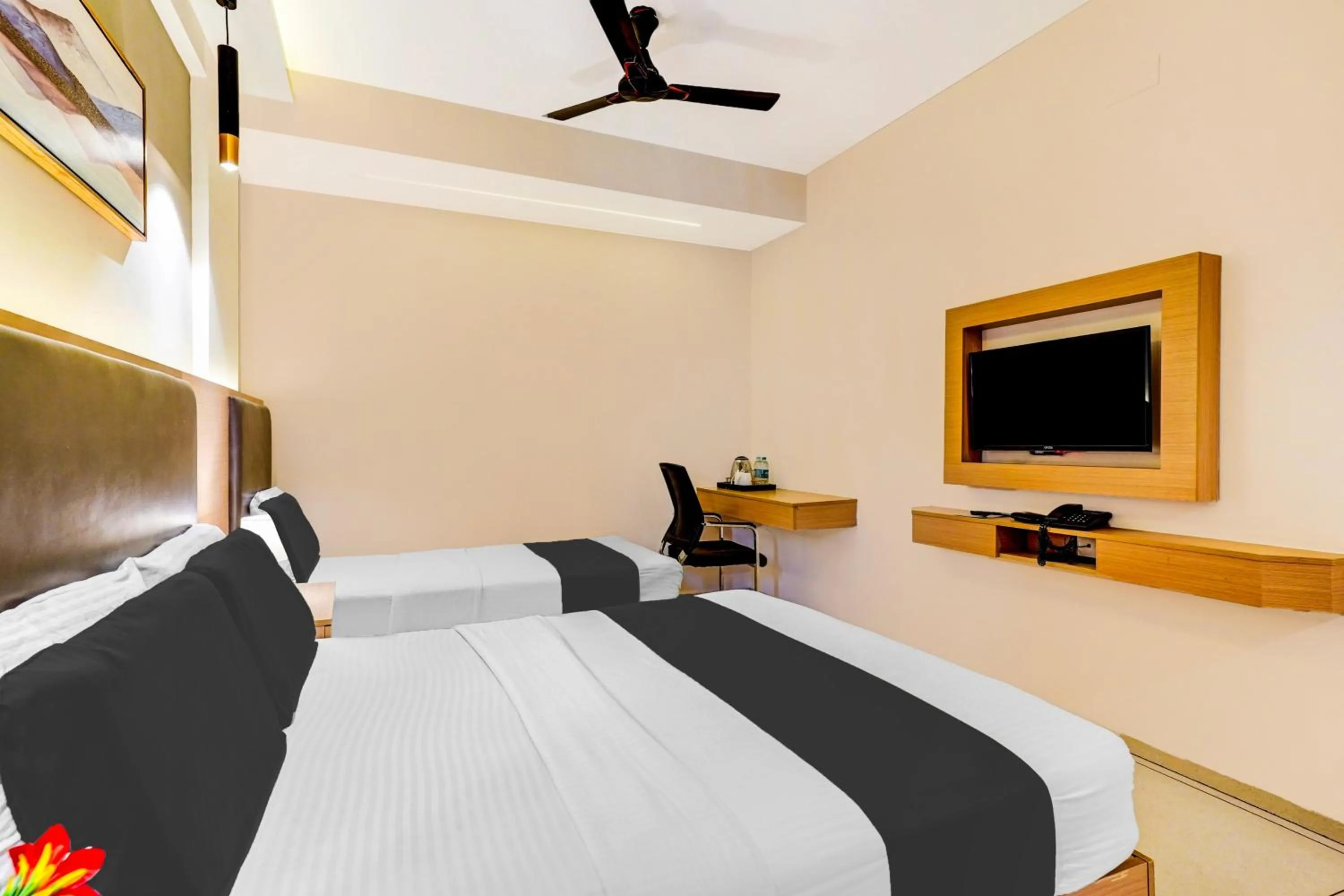 Bedroom, Bed in Super Collection O Metro Park Opposite Kalasipalya Bus stand