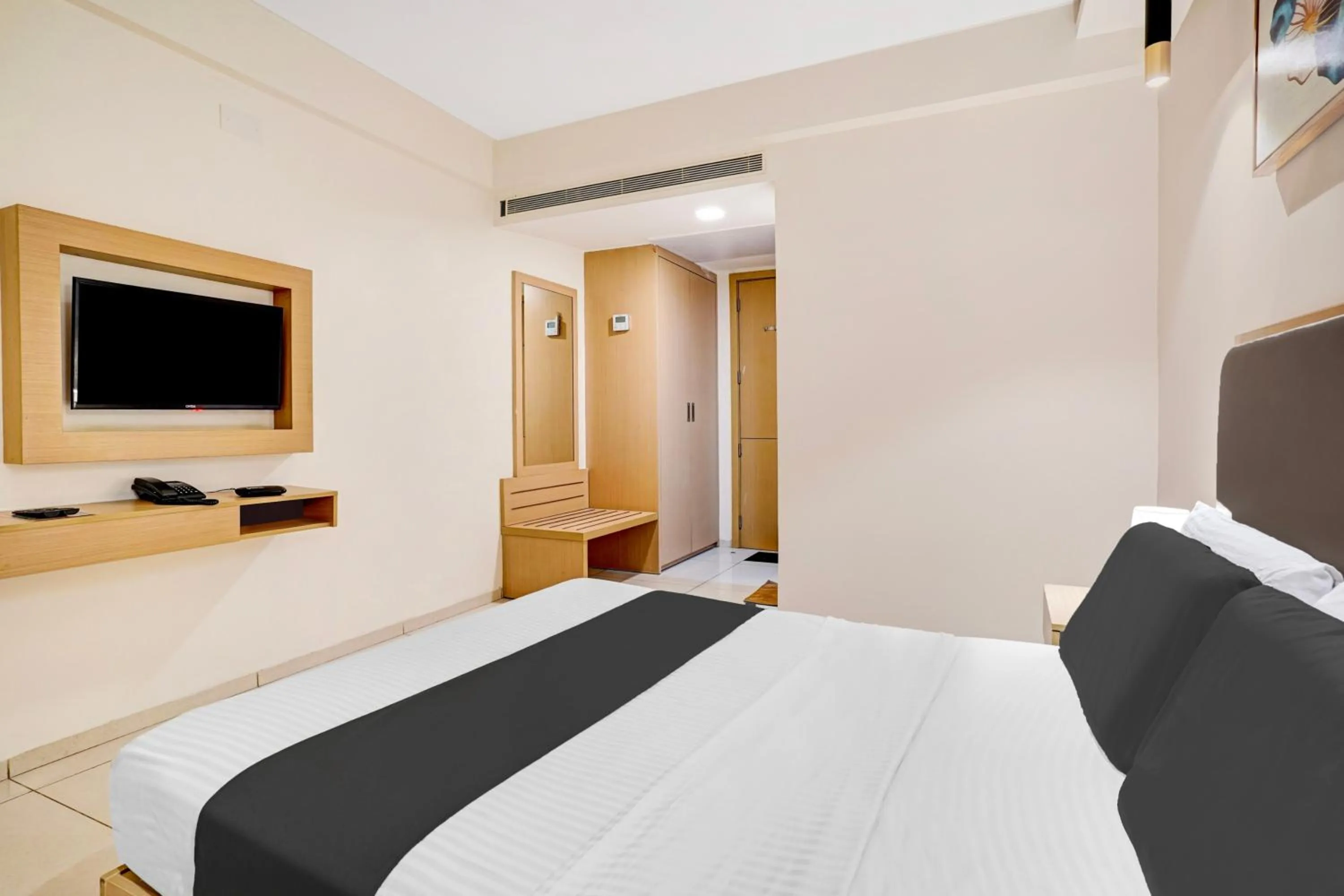 Bedroom, Bed in Super Collection O Metro Park Opposite Kalasipalya Bus stand