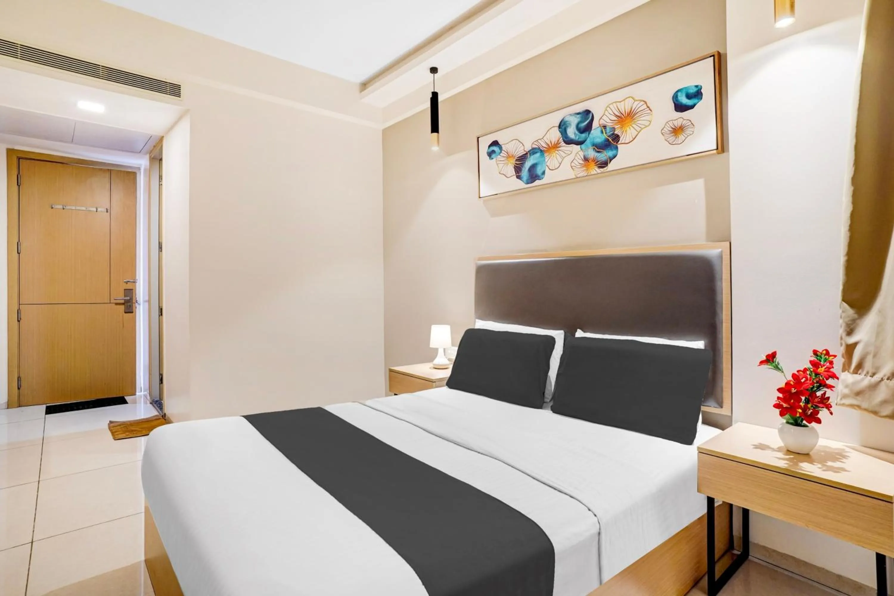 Bedroom, Bed in Super Collection O Metro Park Opposite Kalasipalya Bus stand