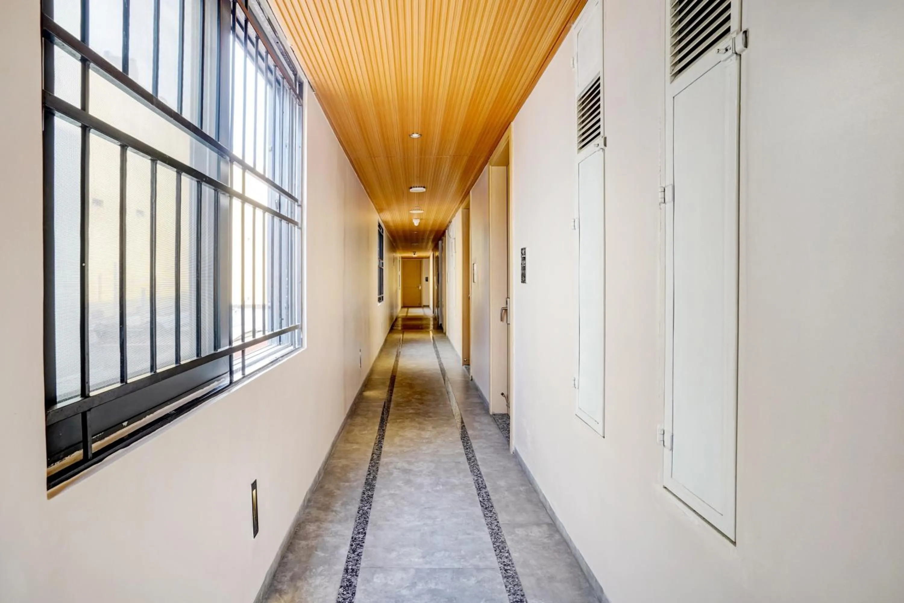 Lobby or reception in Super Collection O Metro Park Opposite Kalasipalya Bus stand