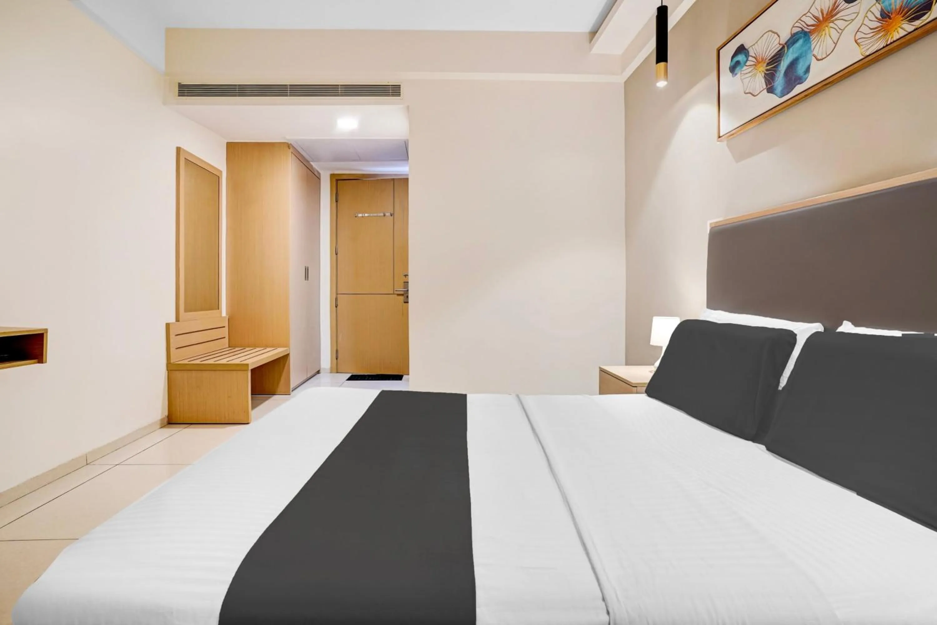 Bedroom, Bed in Super Collection O Metro Park Opposite Kalasipalya Bus stand