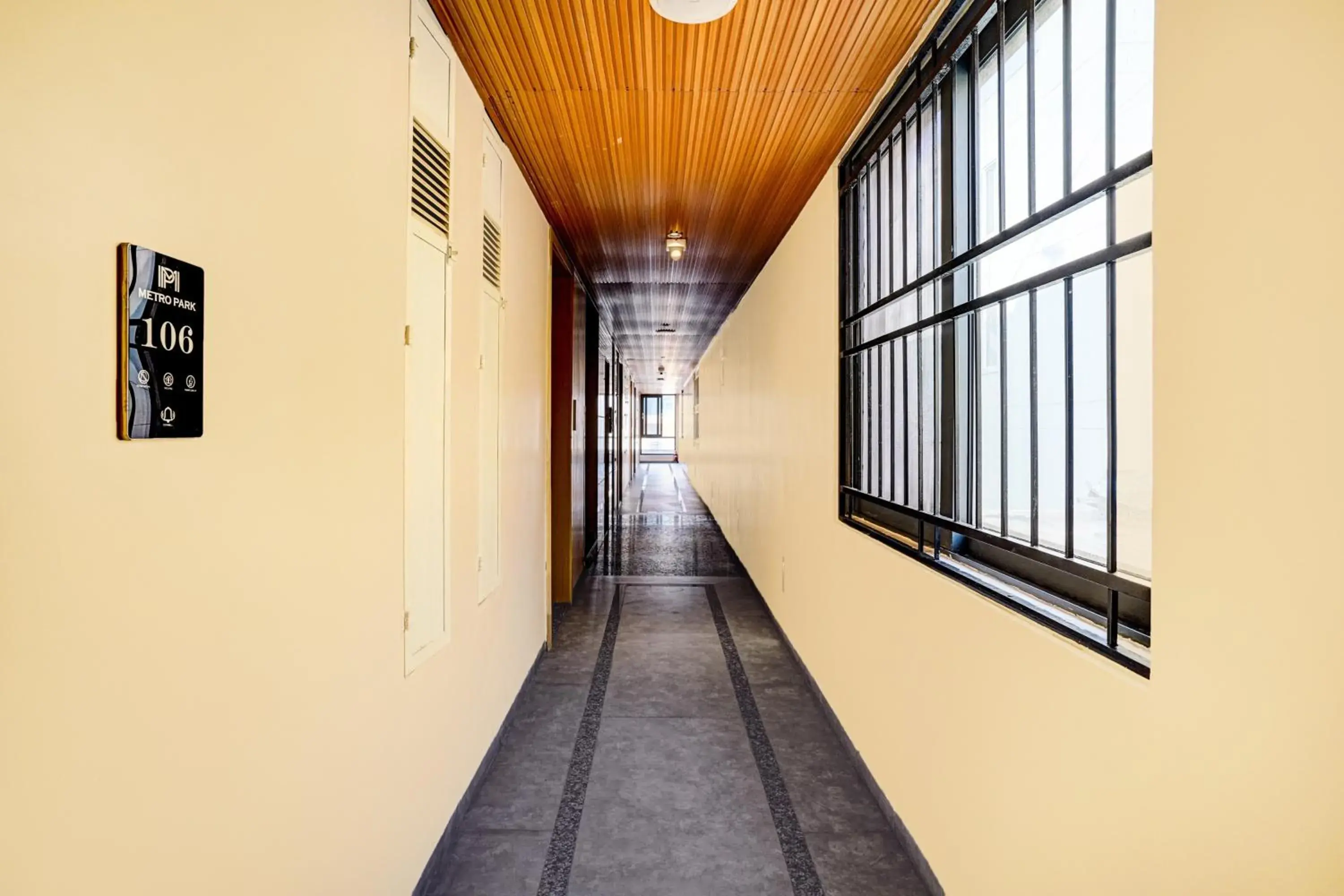 Super Collection O Metro Park Opposite Kalasipalya Bus stand Super Collection O Metro Park Opposite Kalasipalya Bus stand