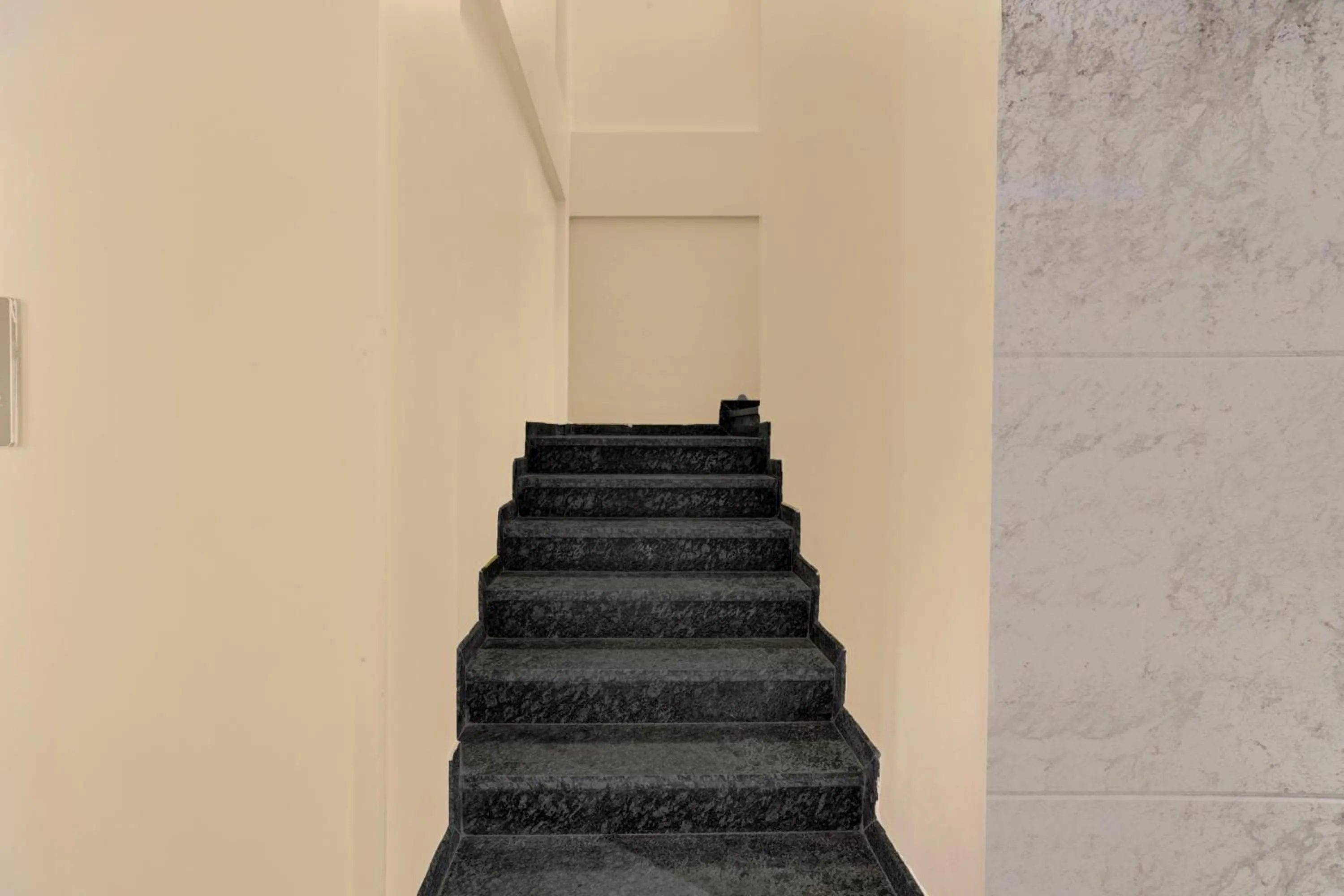 Lobby or reception in Super Collection O Metro Park Opposite Kalasipalya Bus stand