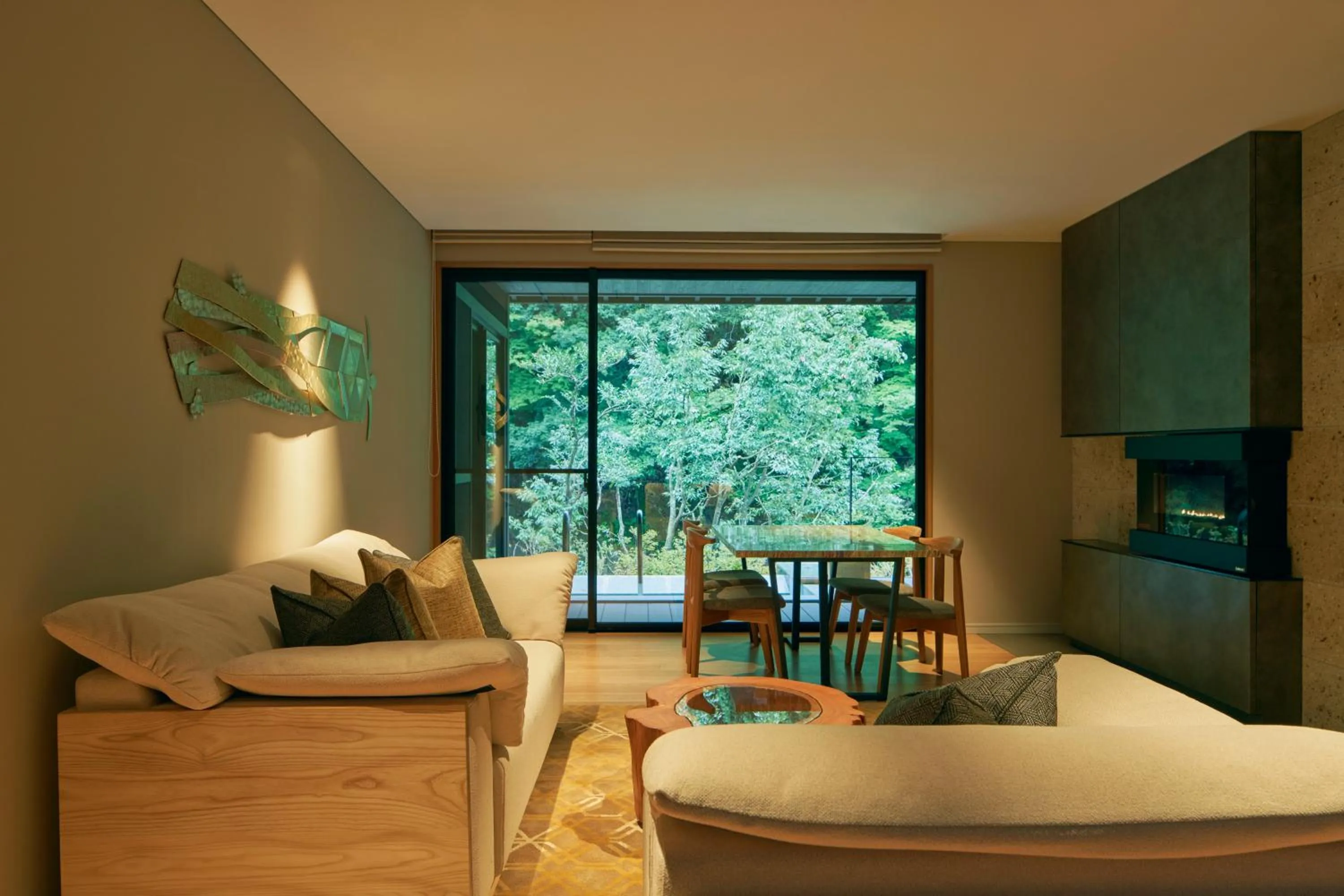 Living room, Bed in ESPACIO The Hakone Geihinkan Rin-Poh-Ki-Ryu