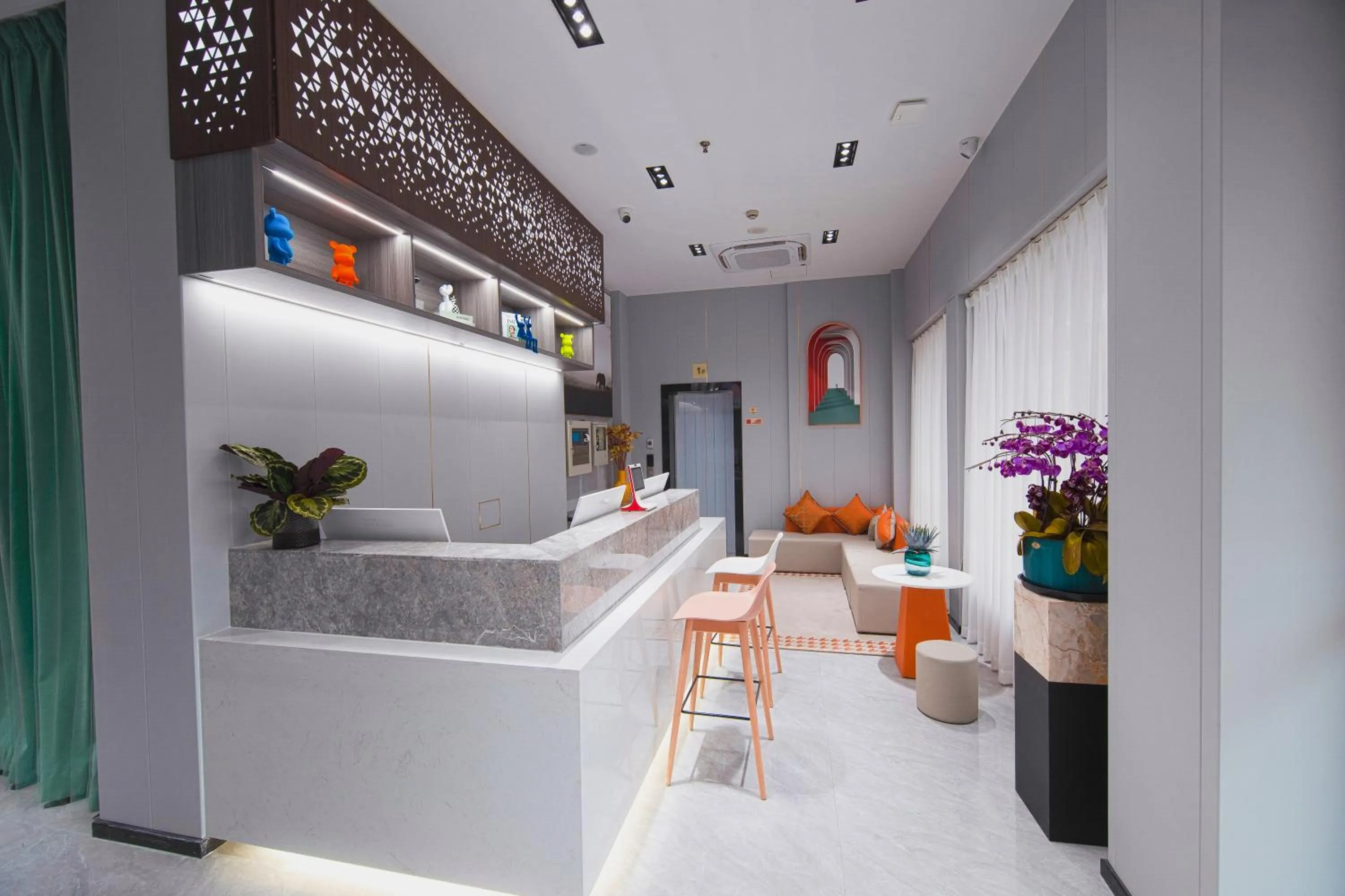 Communal lounge/ TV room in Orient Rose International Hotel