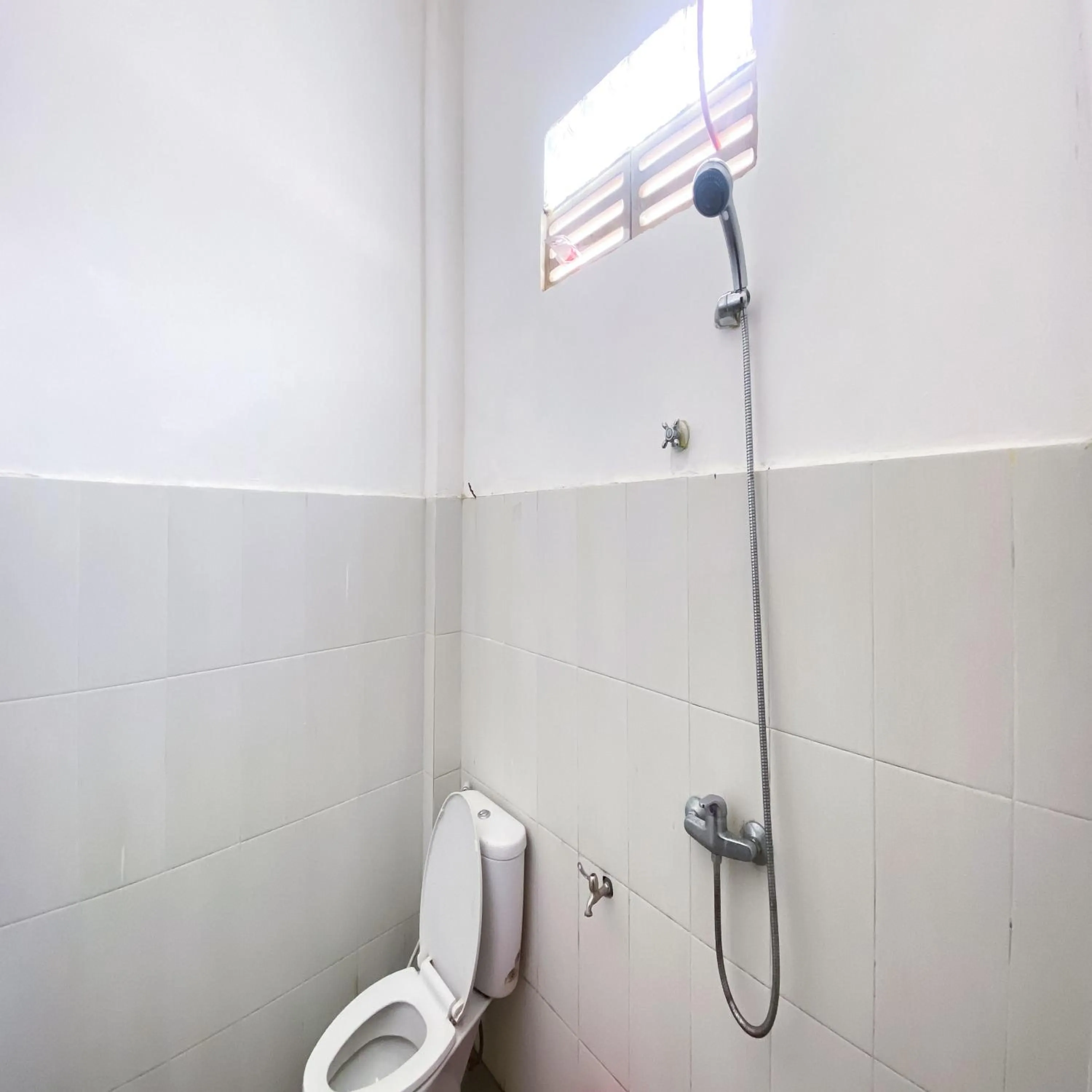 Bathroom in Wisma Al-Araf Syariah Mitra RedDoorz Palembang