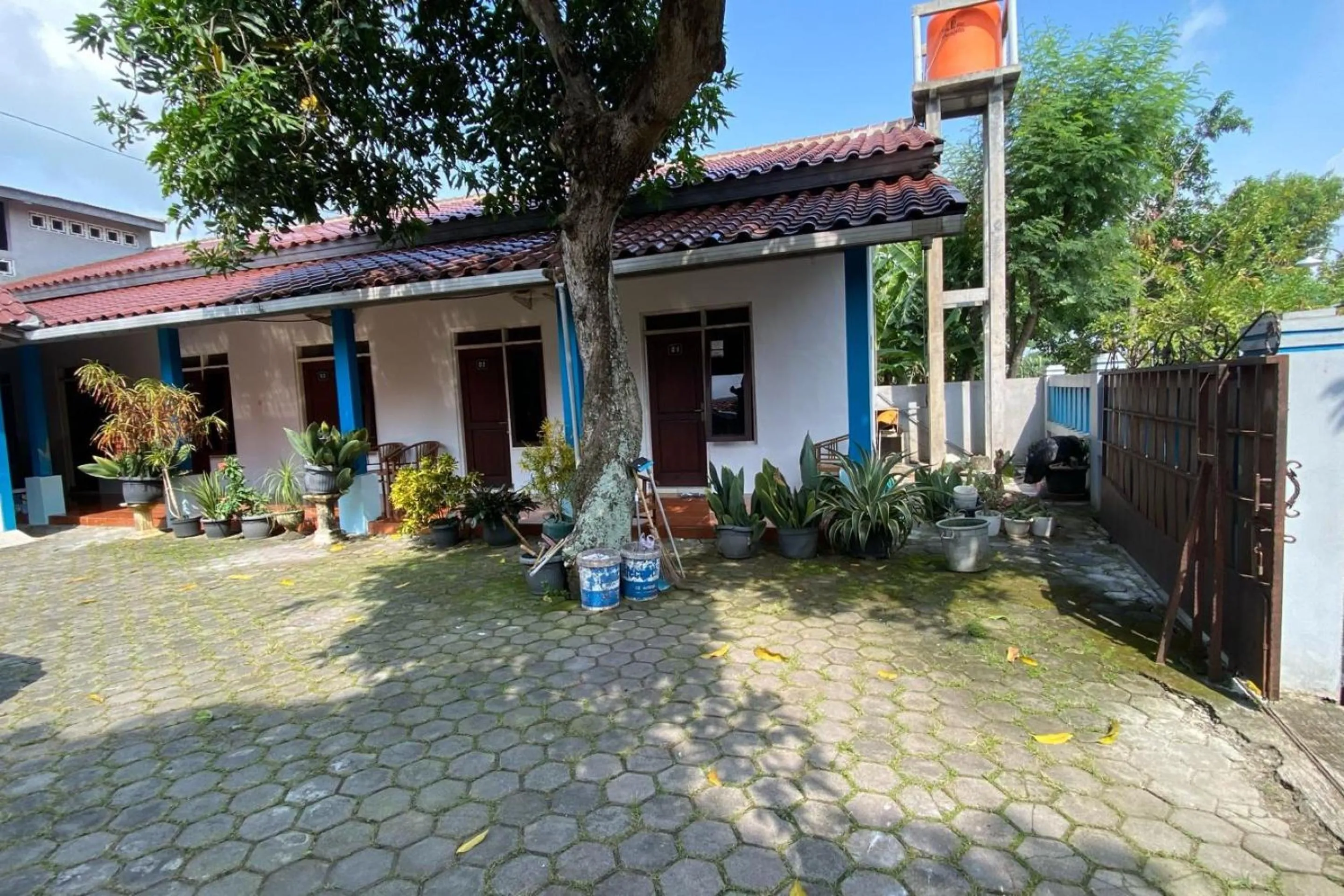 Lobby or reception in Hotel O Lies Kostel Syariah