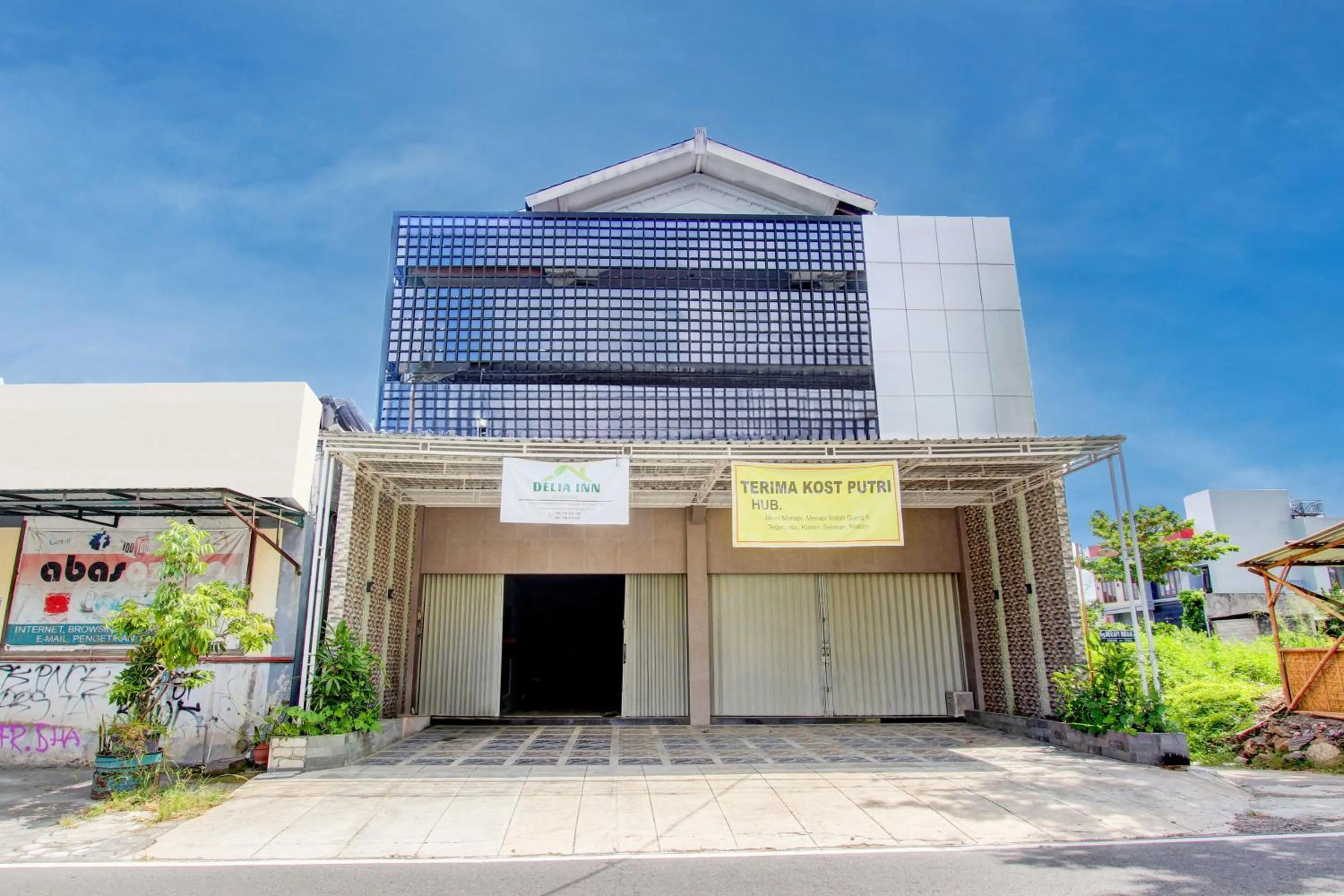 Facade/entrance in Hotel O Delia Inn Syariah