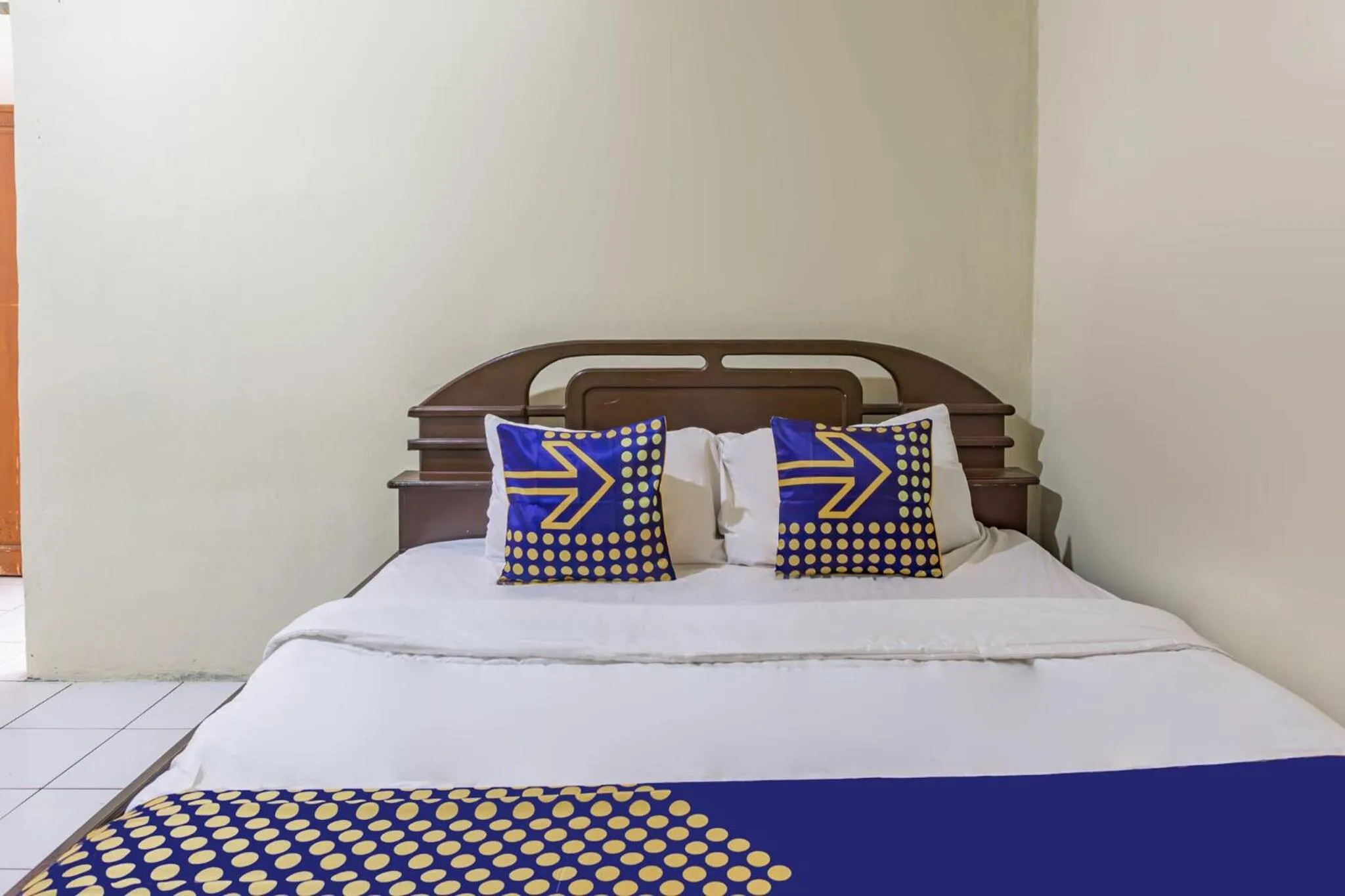 Bedroom, Bed in Hotel O Guest House Amanda Syariah