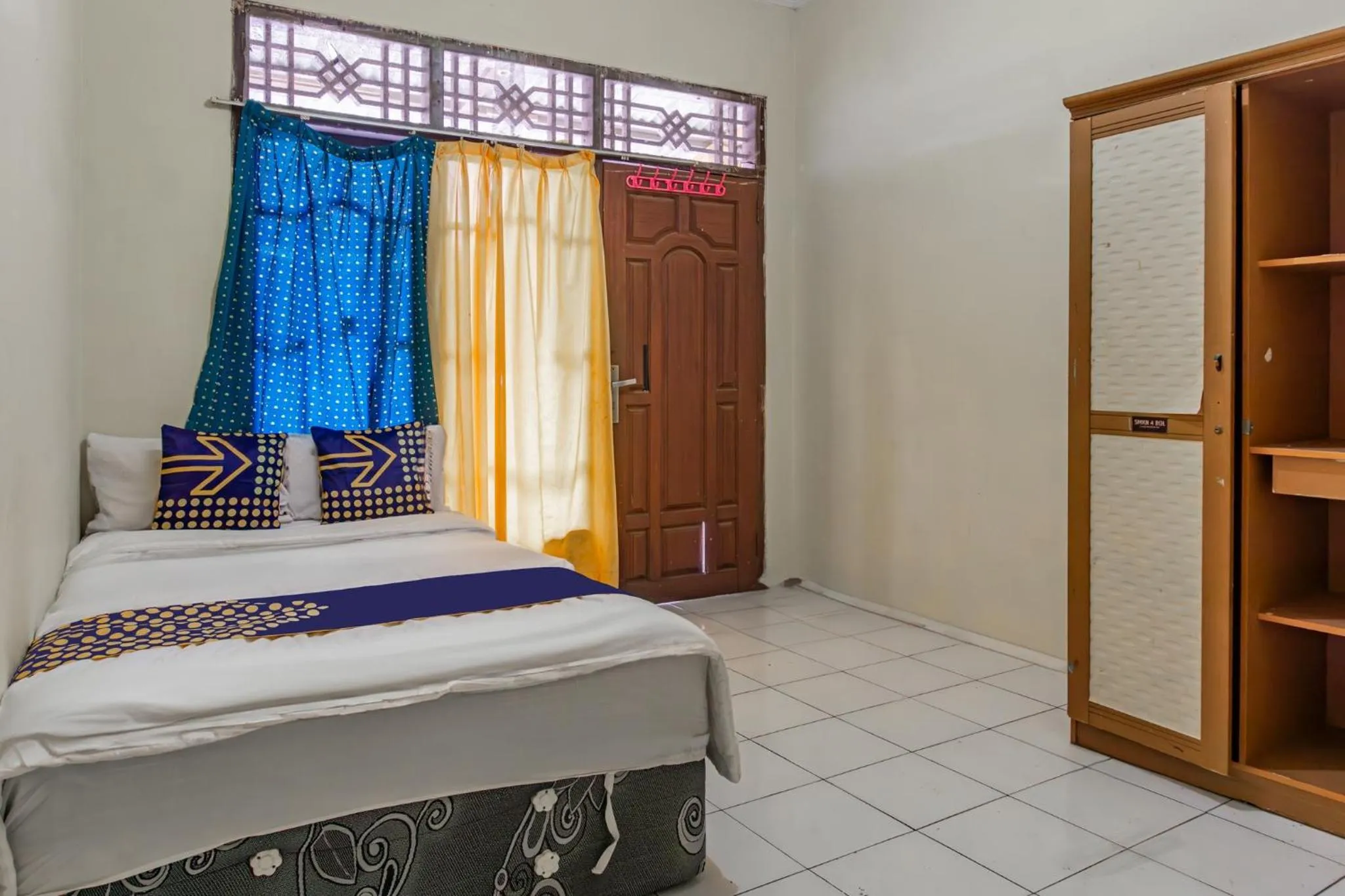 Bedroom, Bed in Hotel O Guest House Amanda Syariah