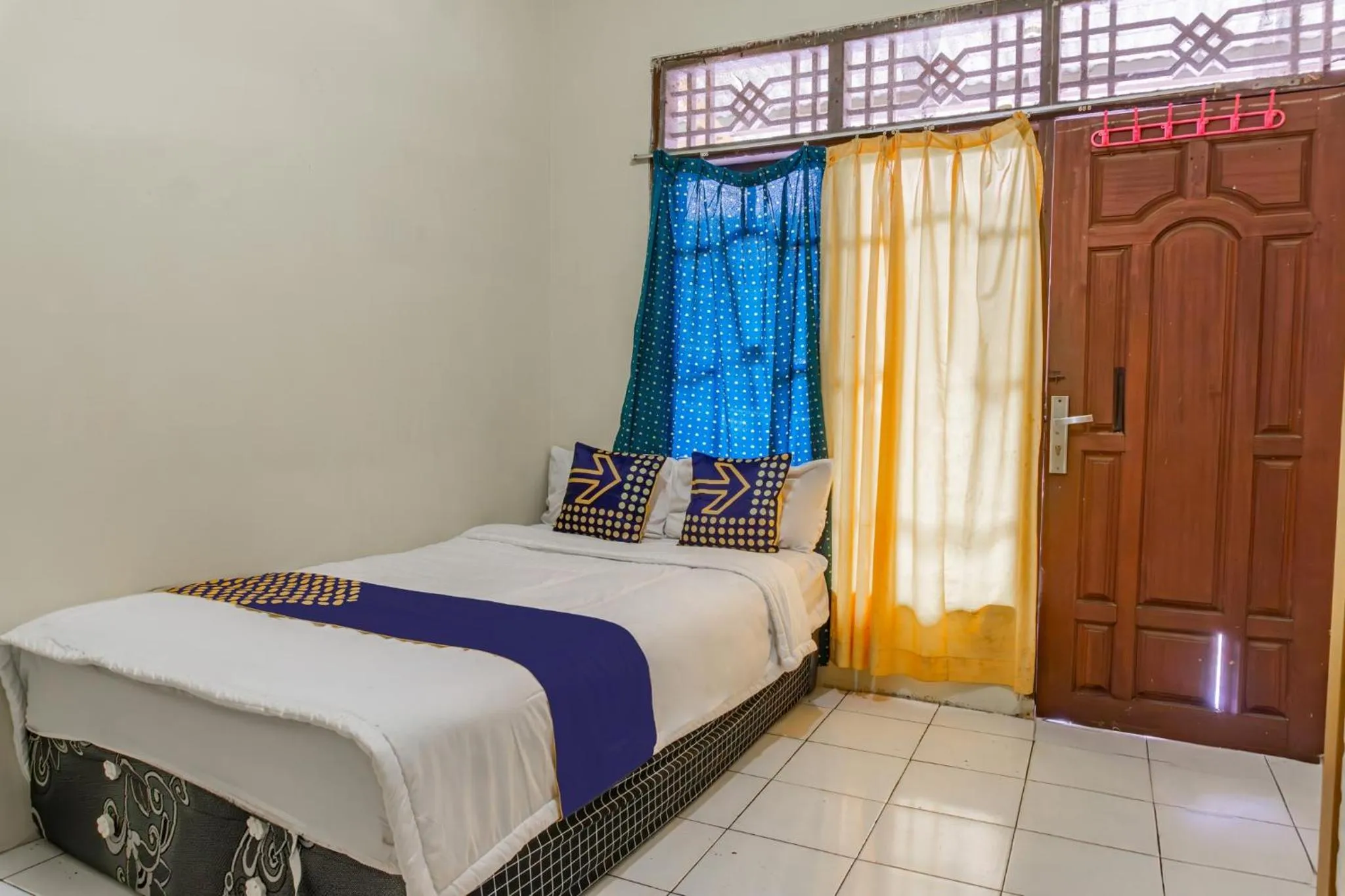 Bedroom, Bed in Hotel O Guest House Amanda Syariah