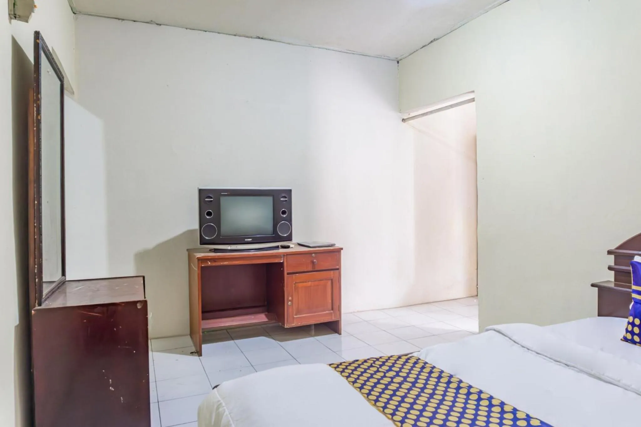 Bedroom, Bed in Hotel O Guest House Amanda Syariah