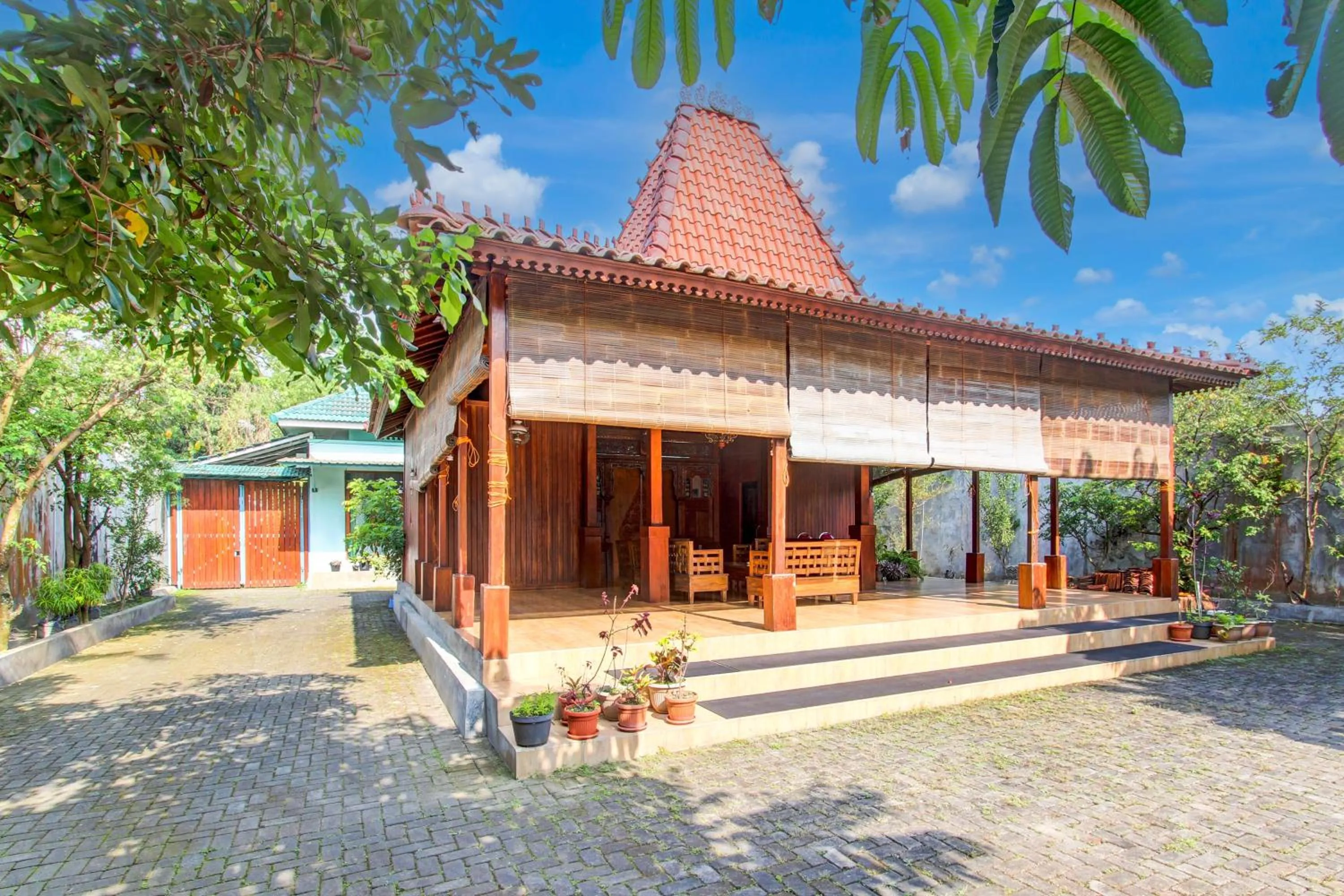 Facade/entrance in Capital O 93842 Jowo Segoro ResortNearPantai Sepanjang