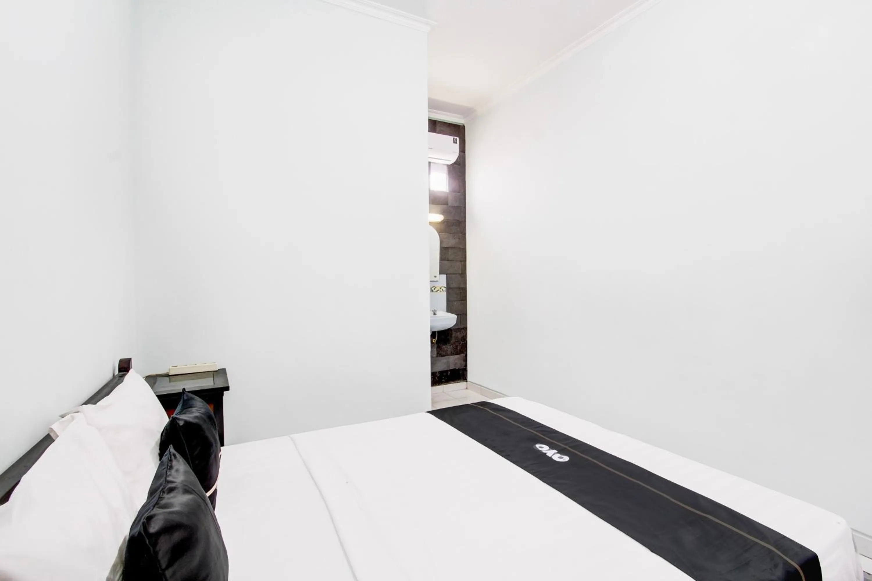 Bedroom, Bed in Capital O 93842 Jowo Segoro ResortNearPantai Sepanjang