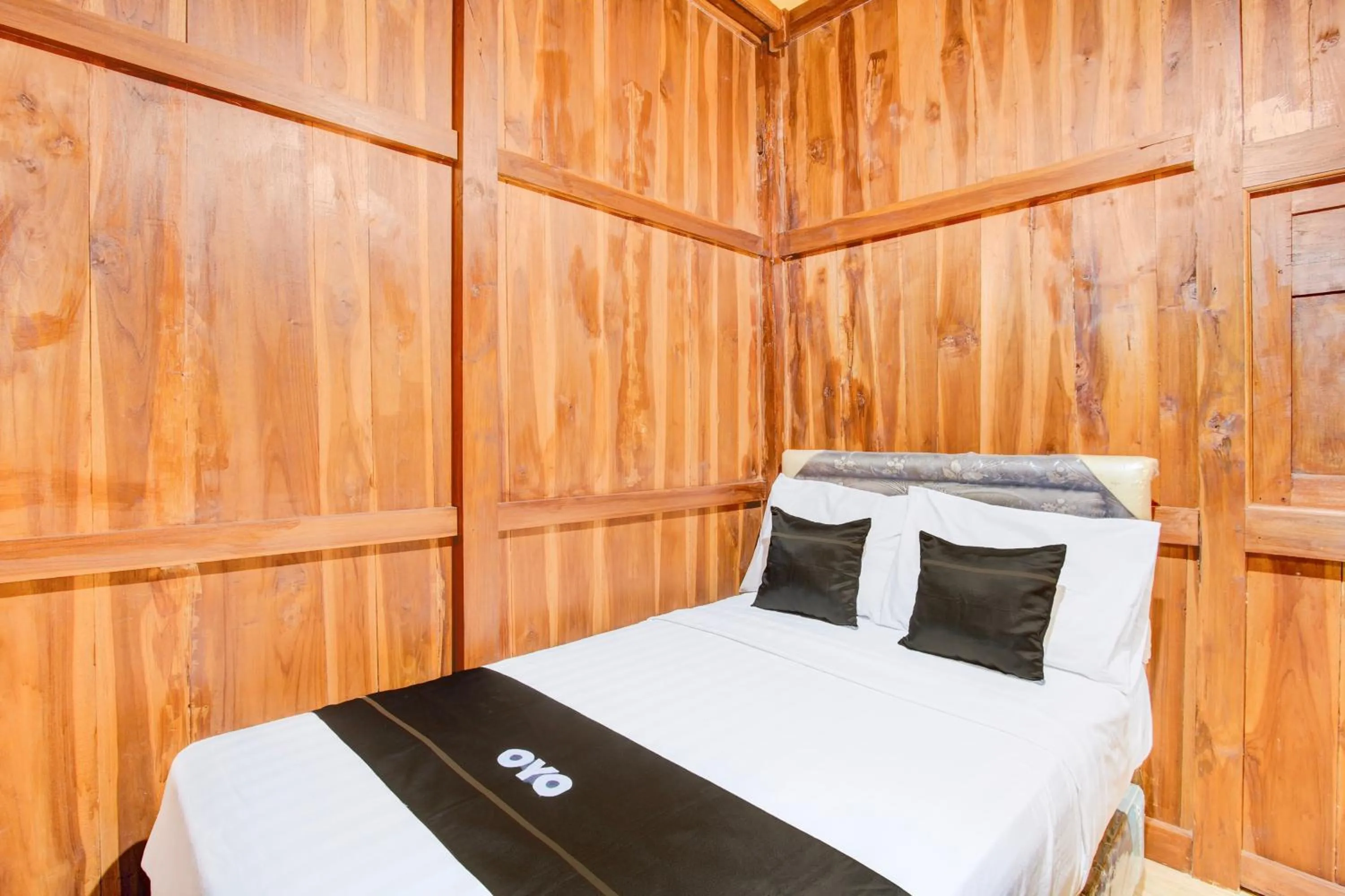 Bedroom, Bed in Capital O 93842 Jowo Segoro ResortNearPantai Sepanjang