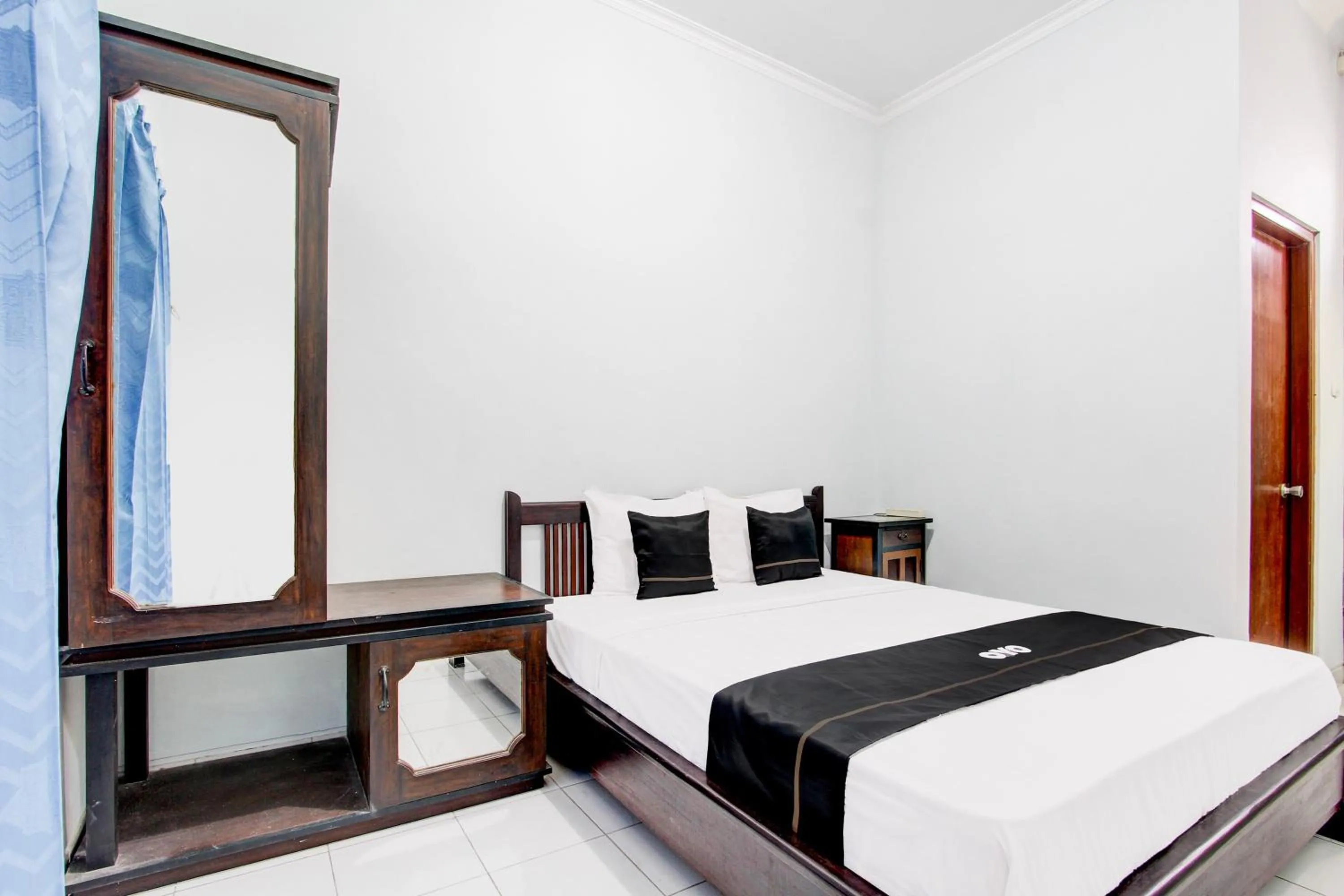 Bedroom, Bed in Capital O 93842 Jowo Segoro ResortNearPantai Sepanjang