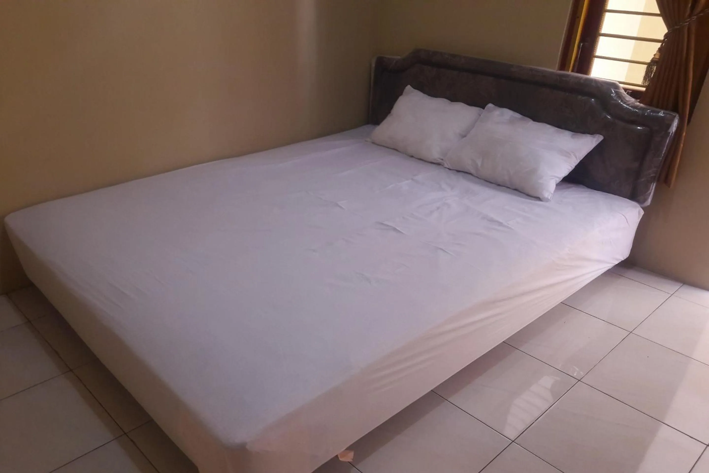 Bedroom, Bed in Hotel O Kost Reski 1 Near Pasar Rakyat Limbung