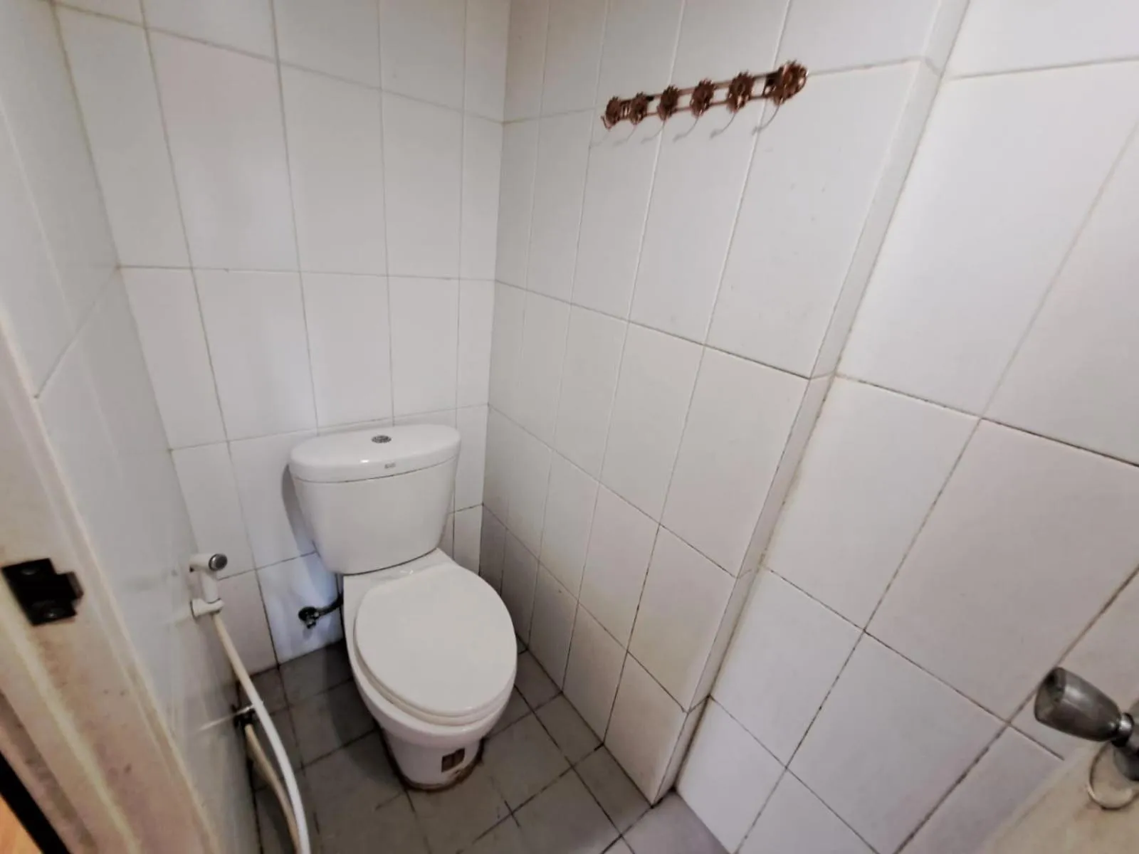 Bathroom in OYO Life 93855 Apartement The Jarrdin By Apt Property