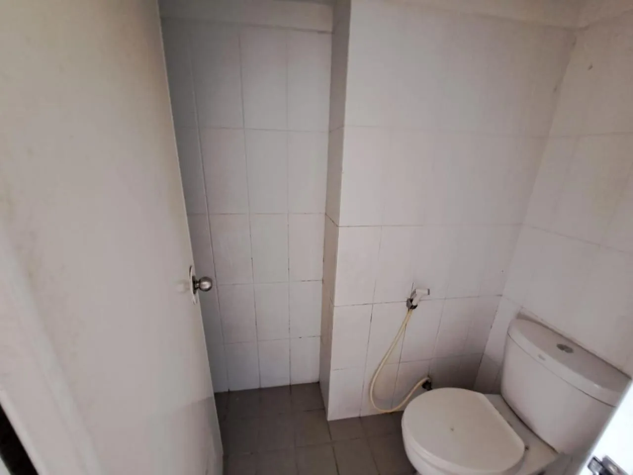 Bathroom in OYO Life 93855 Apartement The Jarrdin By Apt Property