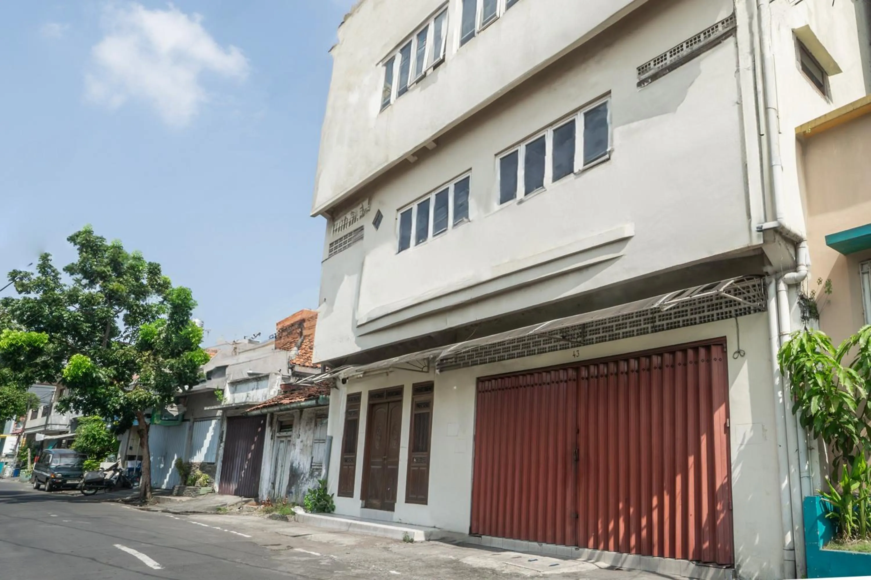 Facade/entrance in OYO 93863 Dv Homestay Syariah Genteng