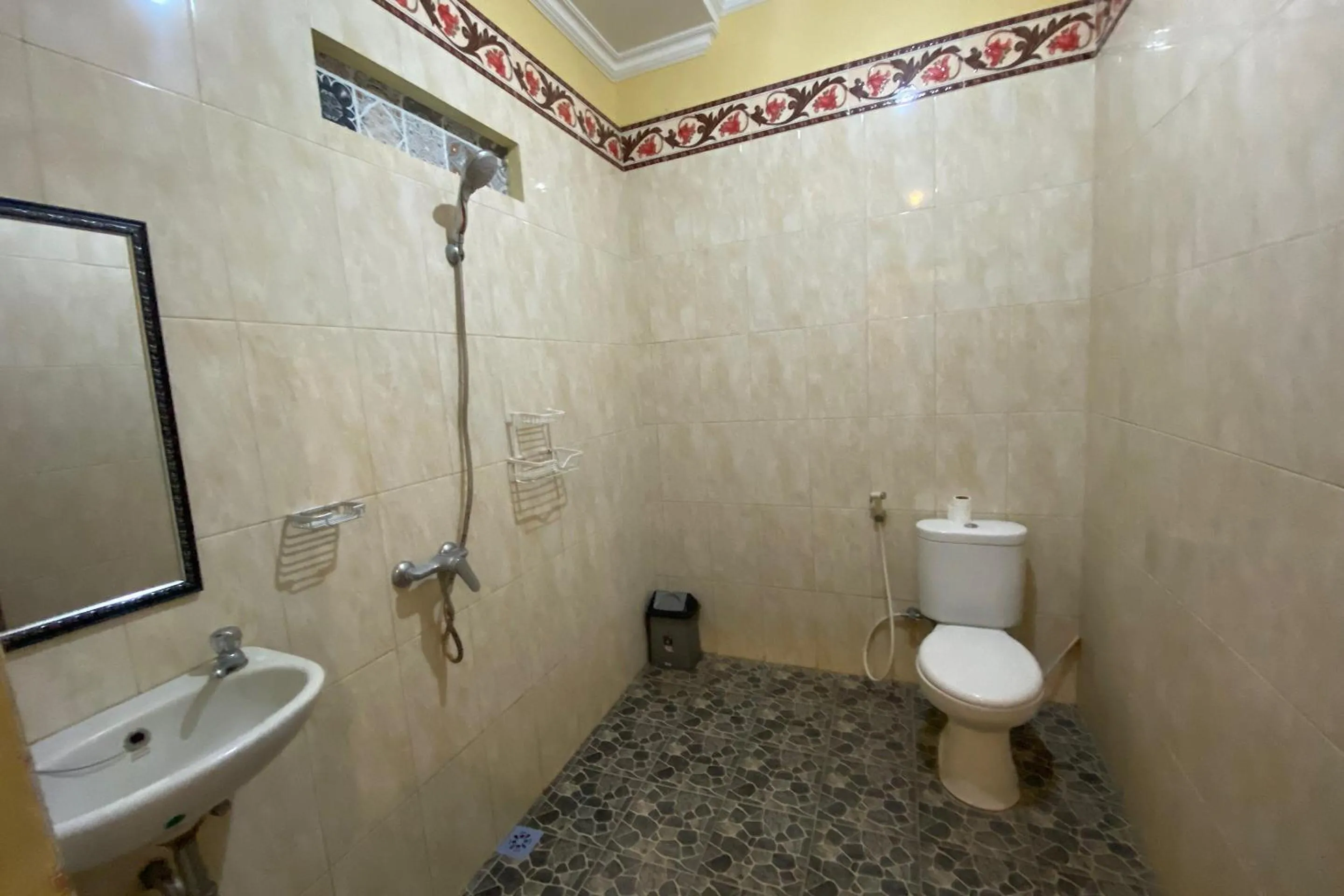 Bathroom in Capital O 93844 Arta Adi Homestay NearBali Zoo