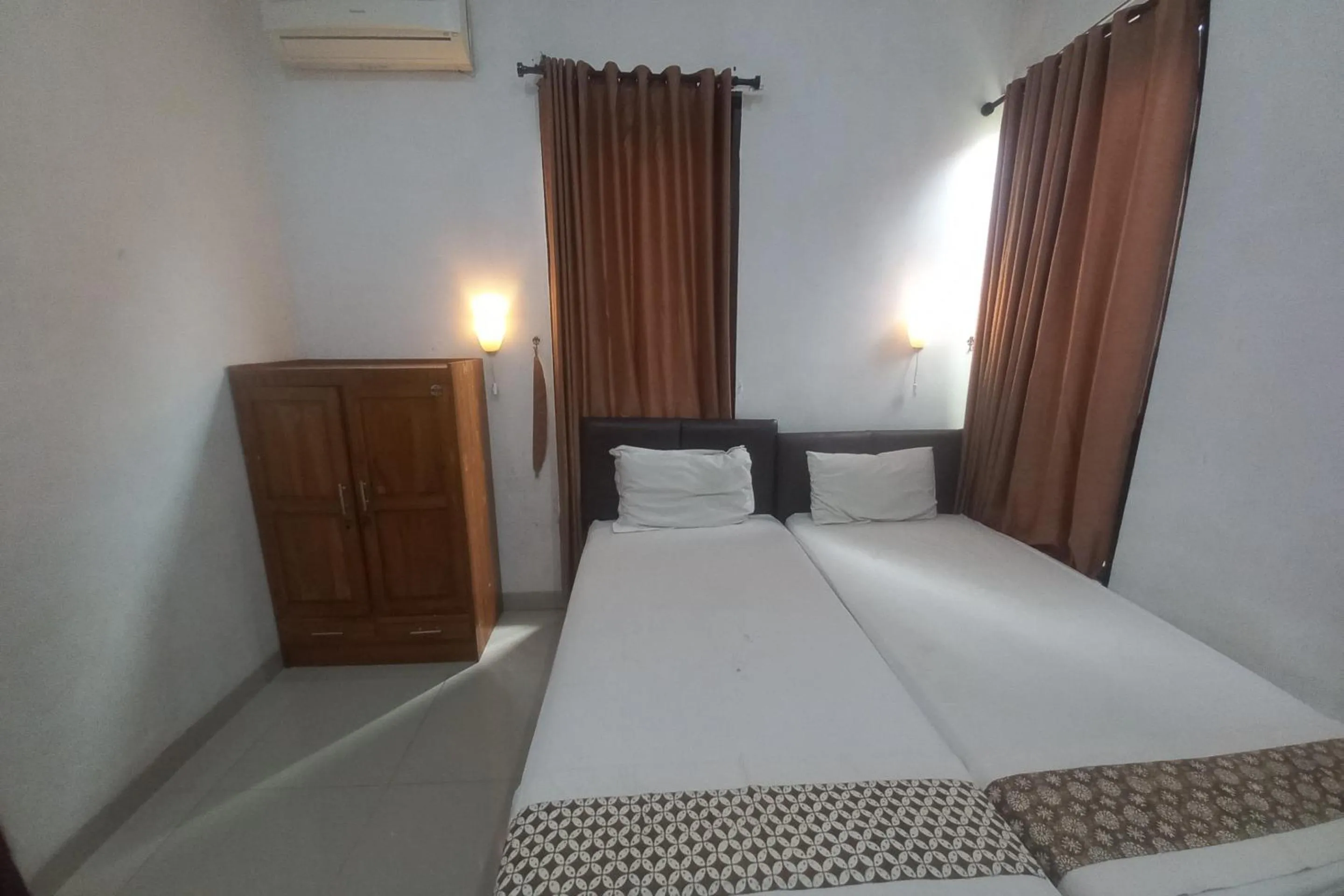 Bedroom, Bed in Capital O 93872 Natura Guest House Syariah Near alun alun kota purwokerto