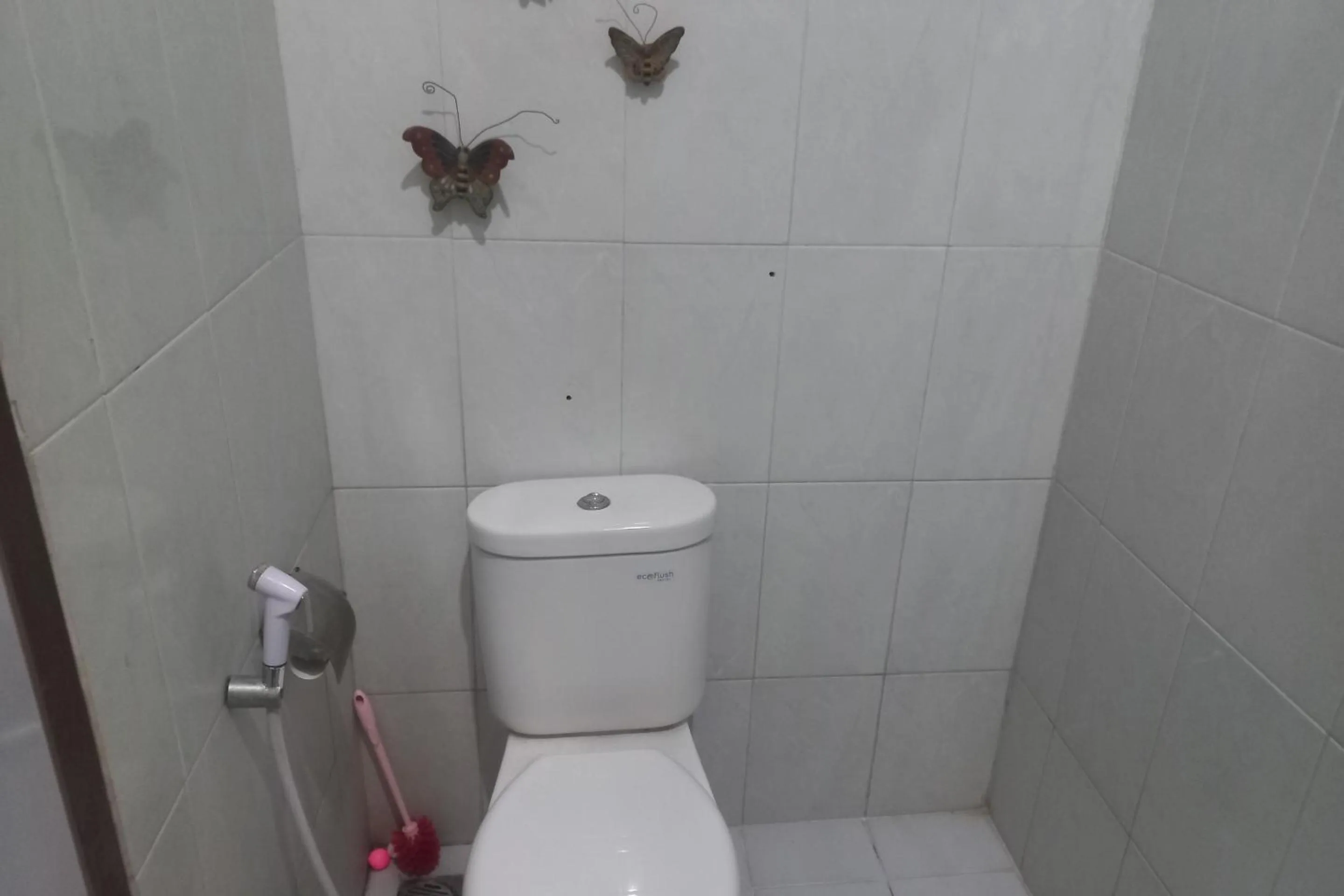 Bathroom in Capital O 93872 Natura Guest House Syariah Near alun alun kota purwokerto