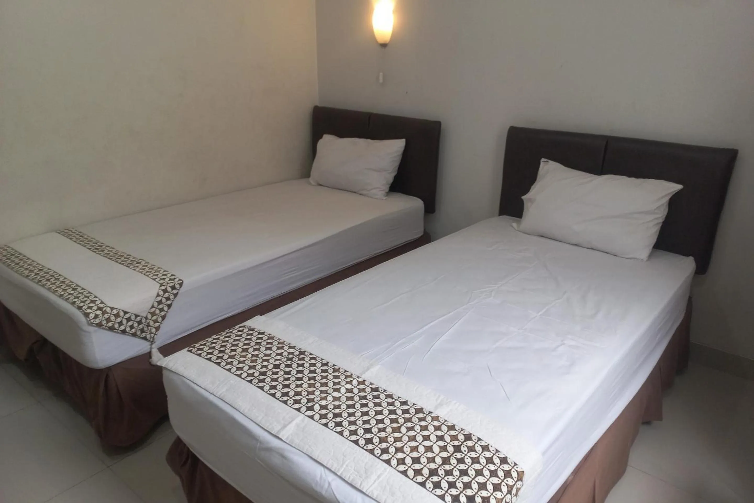 Bedroom, Bed in Capital O 93872 Natura Guest House Syariah Near alun alun kota purwokerto