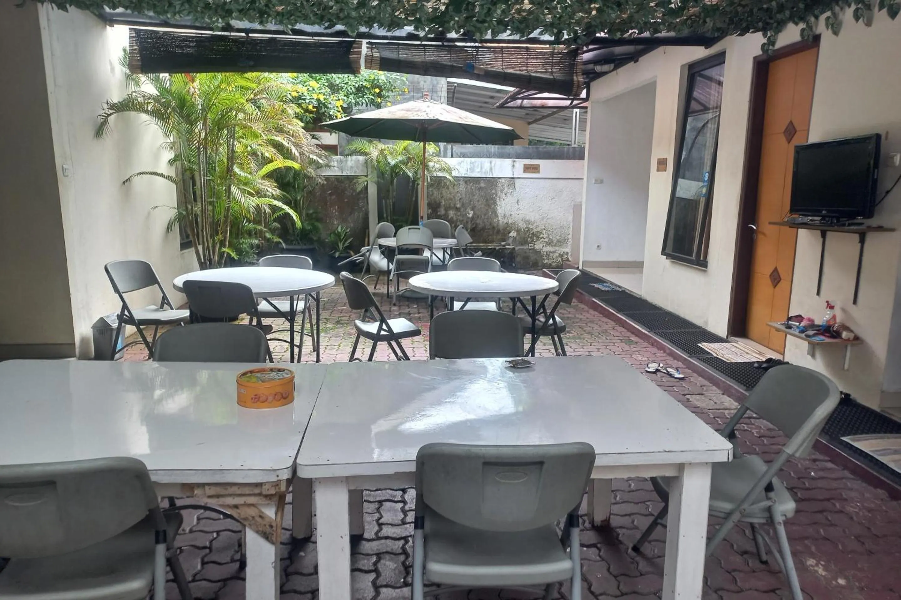 Lobby or reception in Capital O 93872 Natura Guest House Syariah Near alun alun kota purwokerto