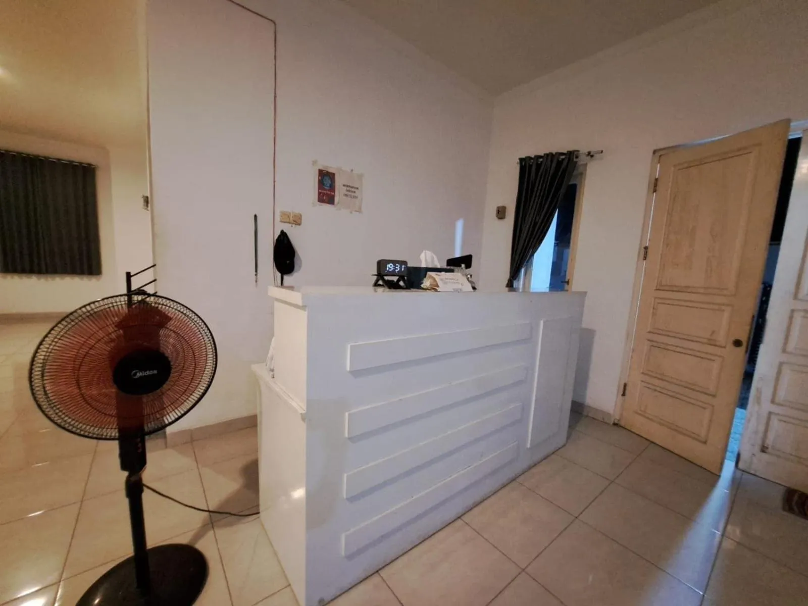 Lobby or reception in OYO 93870 Damai Guest House Cirebon