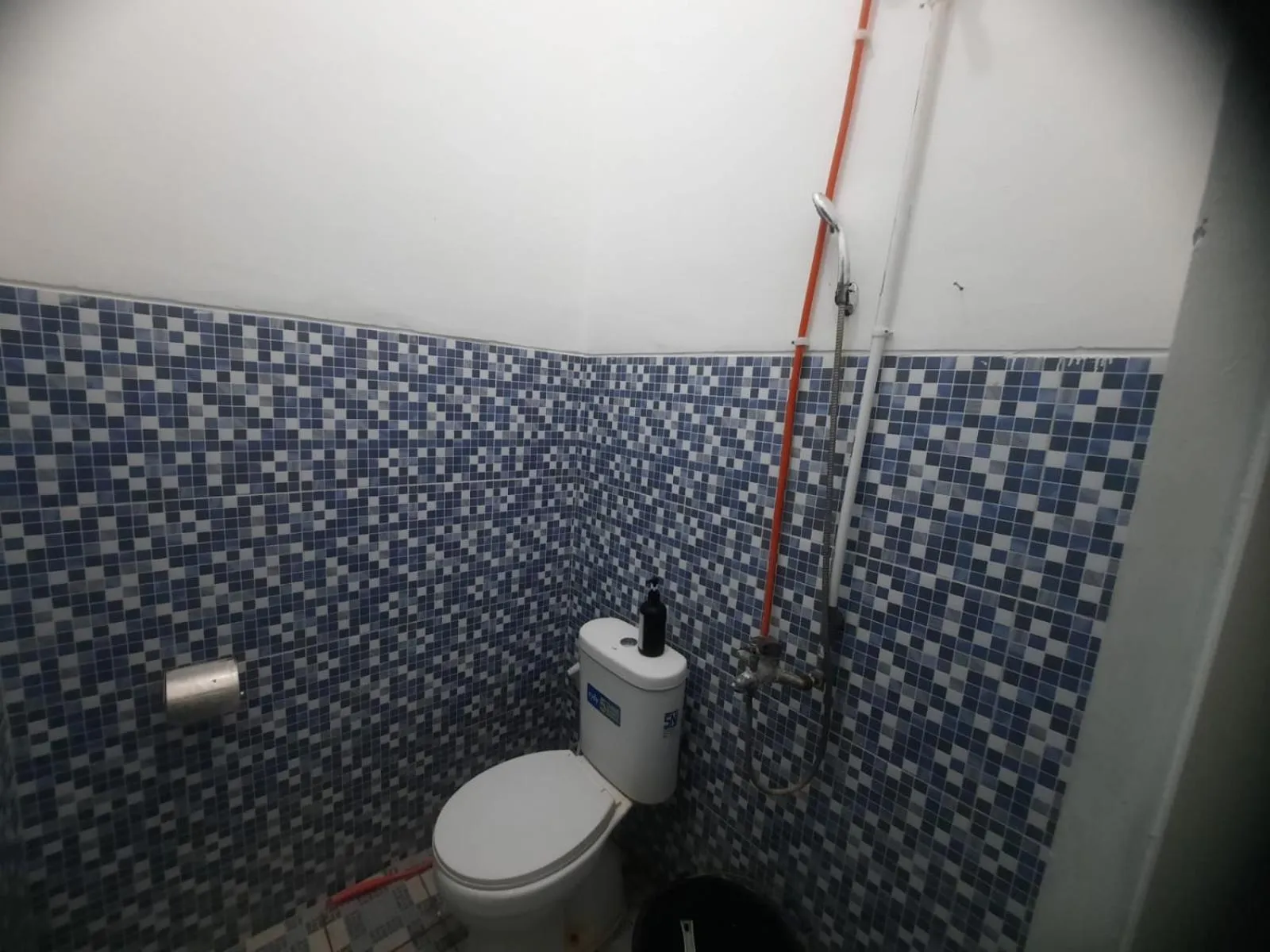 Bathroom in OYO 93870 Damai Guest House Cirebon