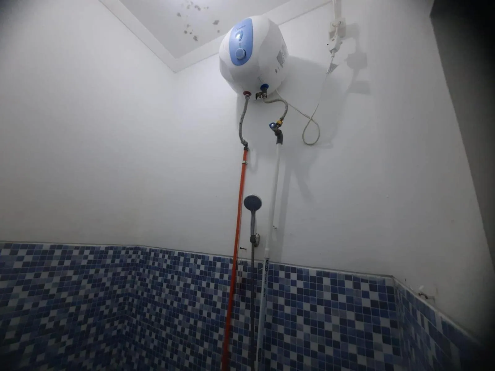 Bathroom in OYO 93870 Damai Guest House Cirebon