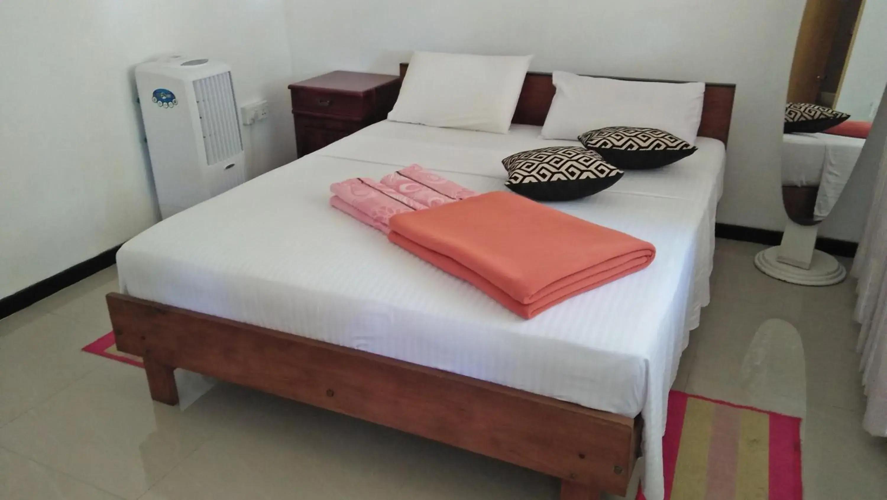 Double Room with Private Bathroom - single occupancy in 59B Rest Inn Ella Double Room with Private Bathroom - single occupancy in 59B Rest Inn Ella