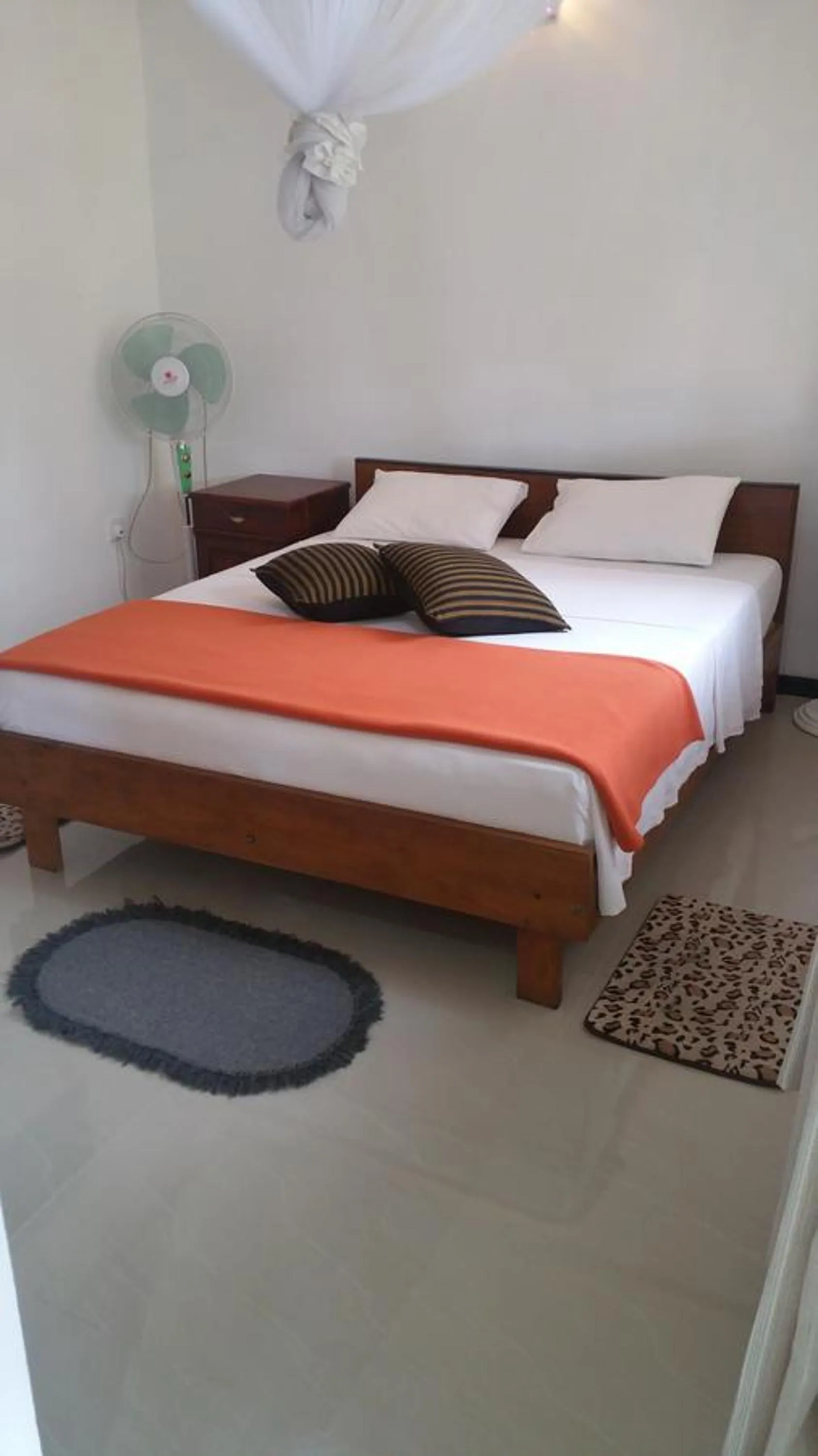Property building, Bed in 59B Rest Inn Ella
