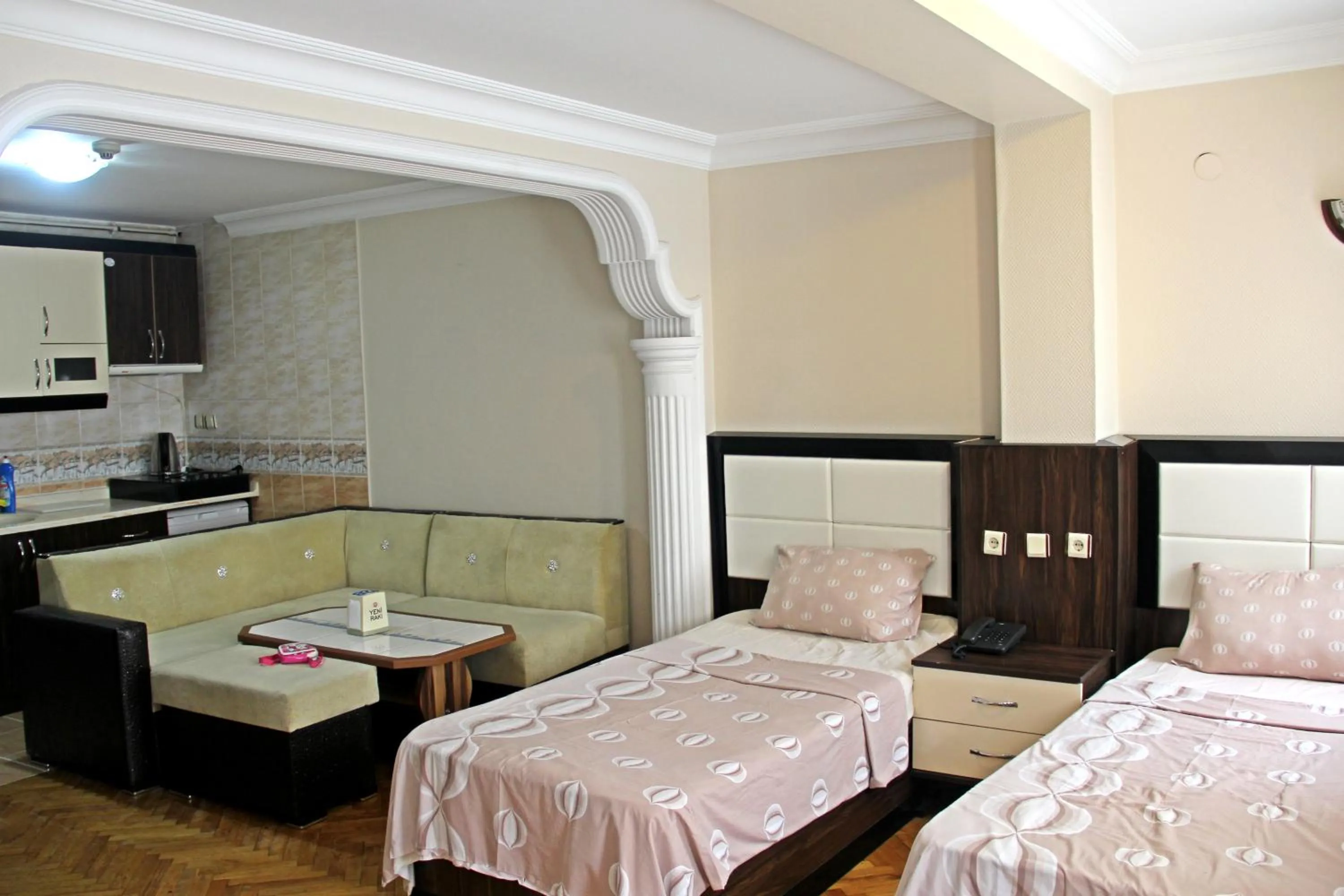 Kitchen or kitchenette, Bed in Konak Apart Hotel