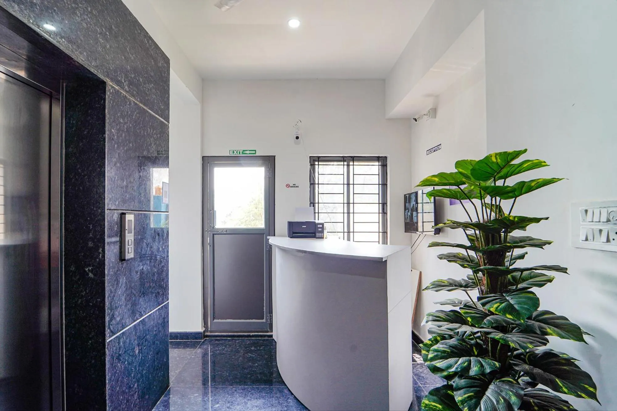 Lobby or reception in Via Metro Suites - Nr ESI Hospital