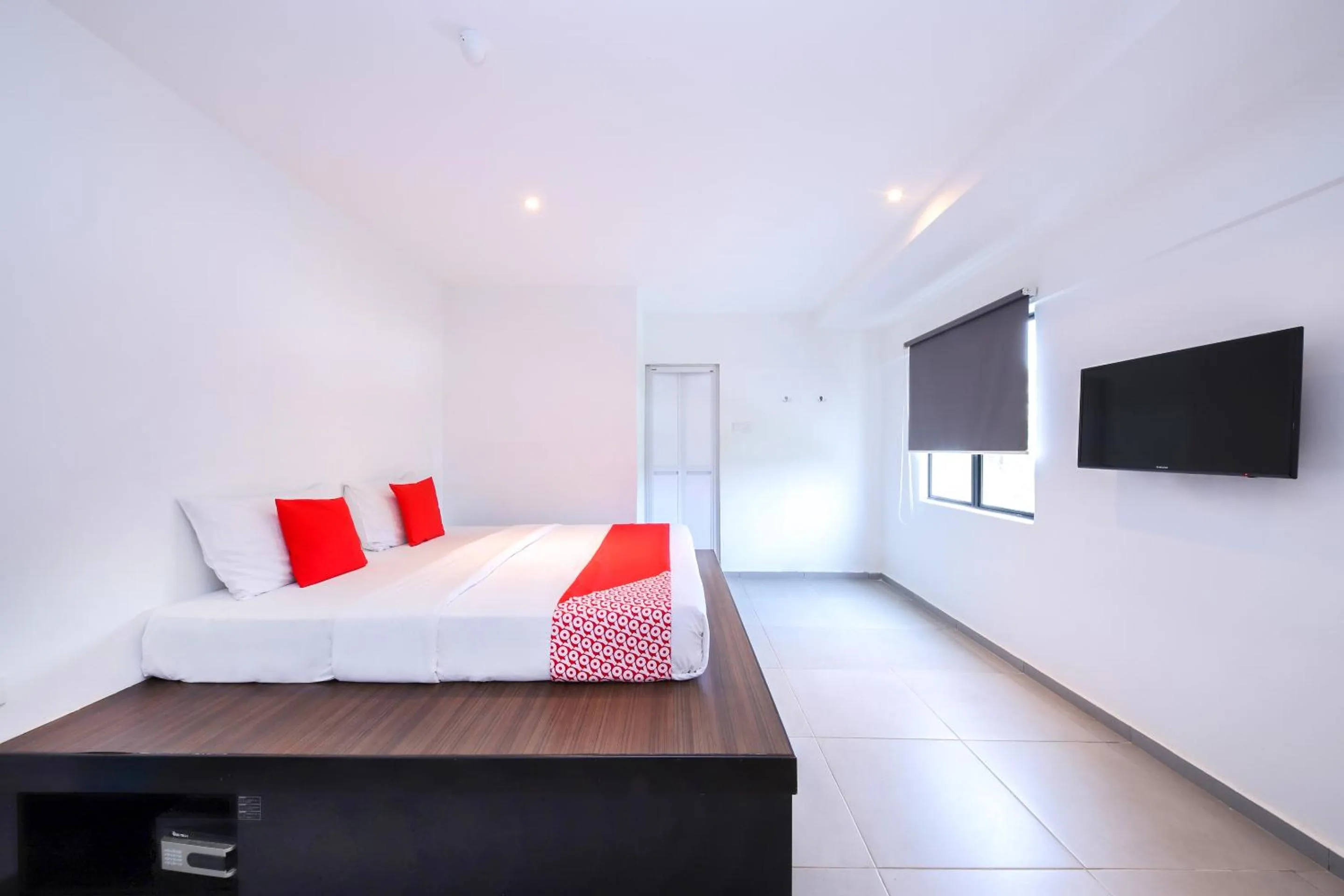 Bedroom, Bed in Super OYO 246 Link Inn