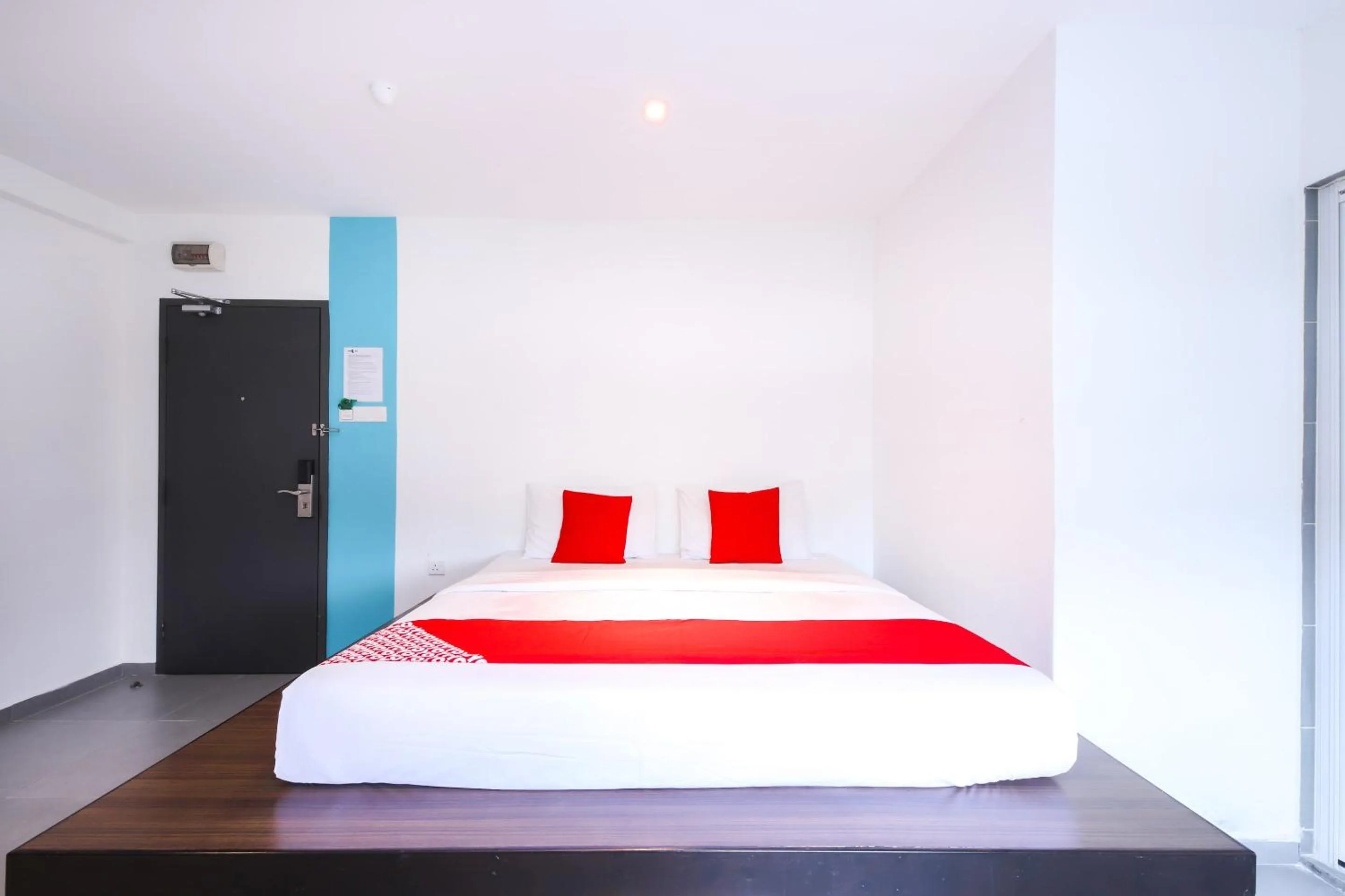 Bedroom, Bed in Super OYO 246 Link Inn