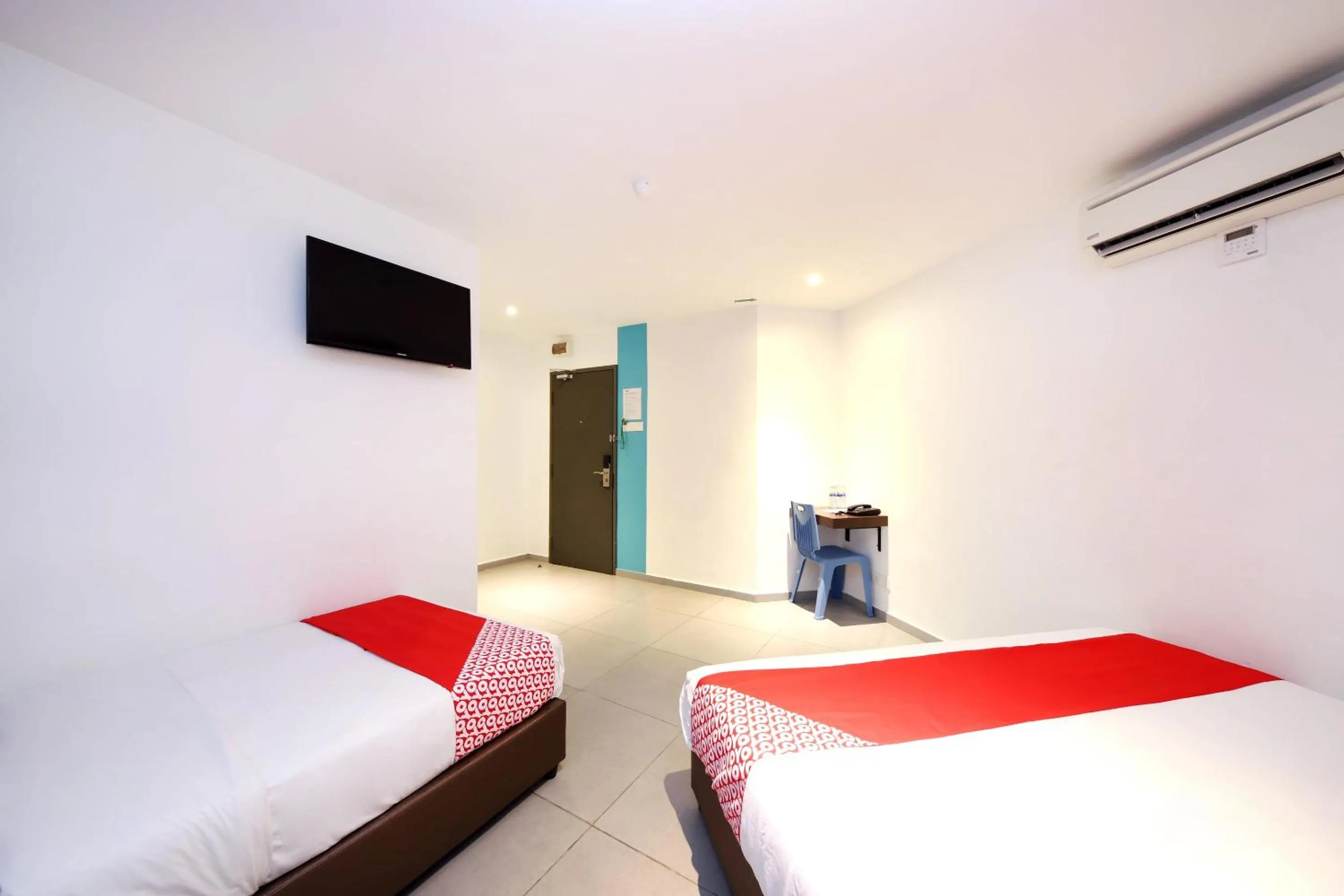 Bedroom, Bed in Super OYO 246 Link Inn