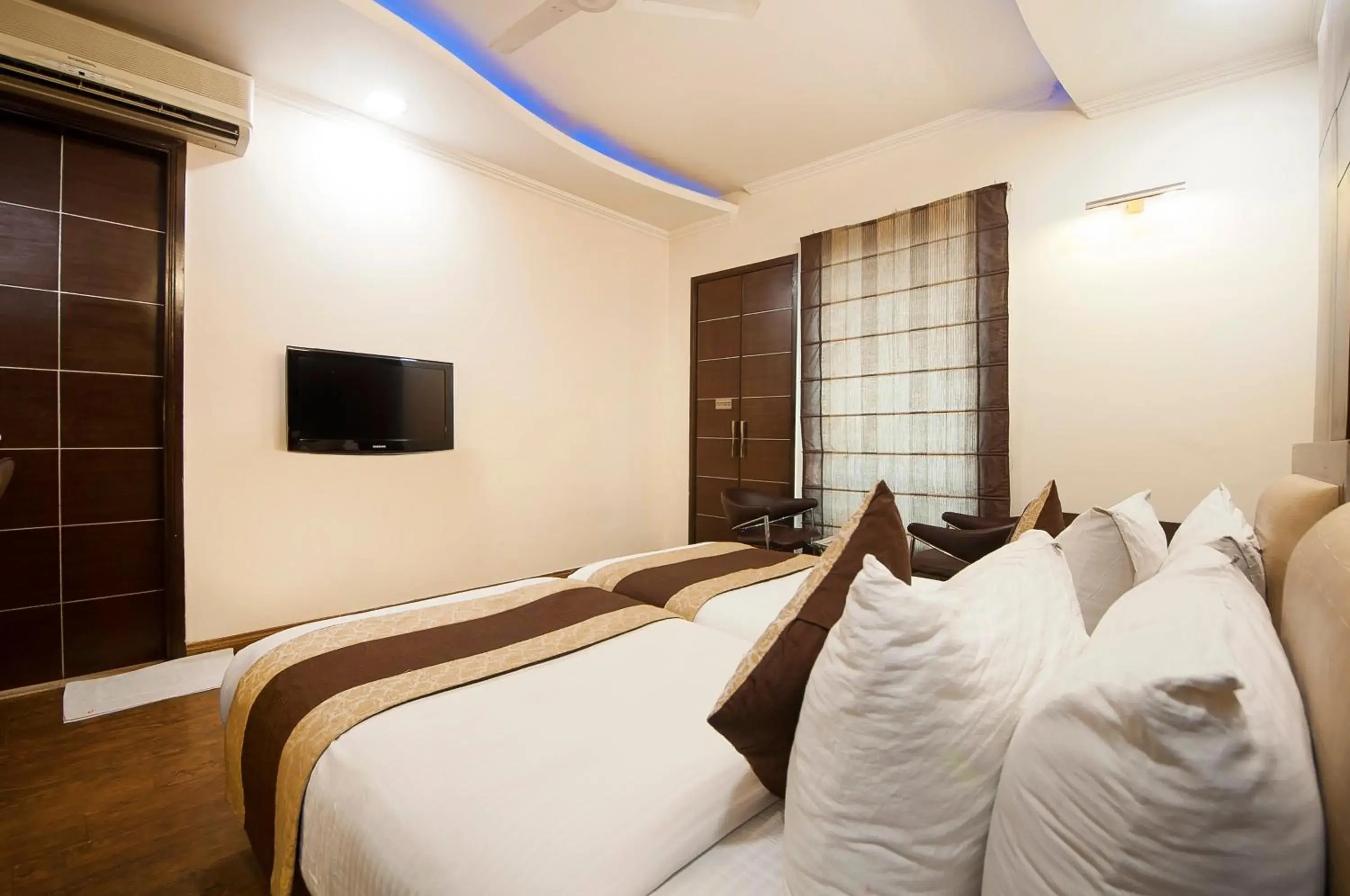 Deluxe Double or Twin Room in Hotel Le Cadre Deluxe Double or Twin Room in Hotel Le Cadre