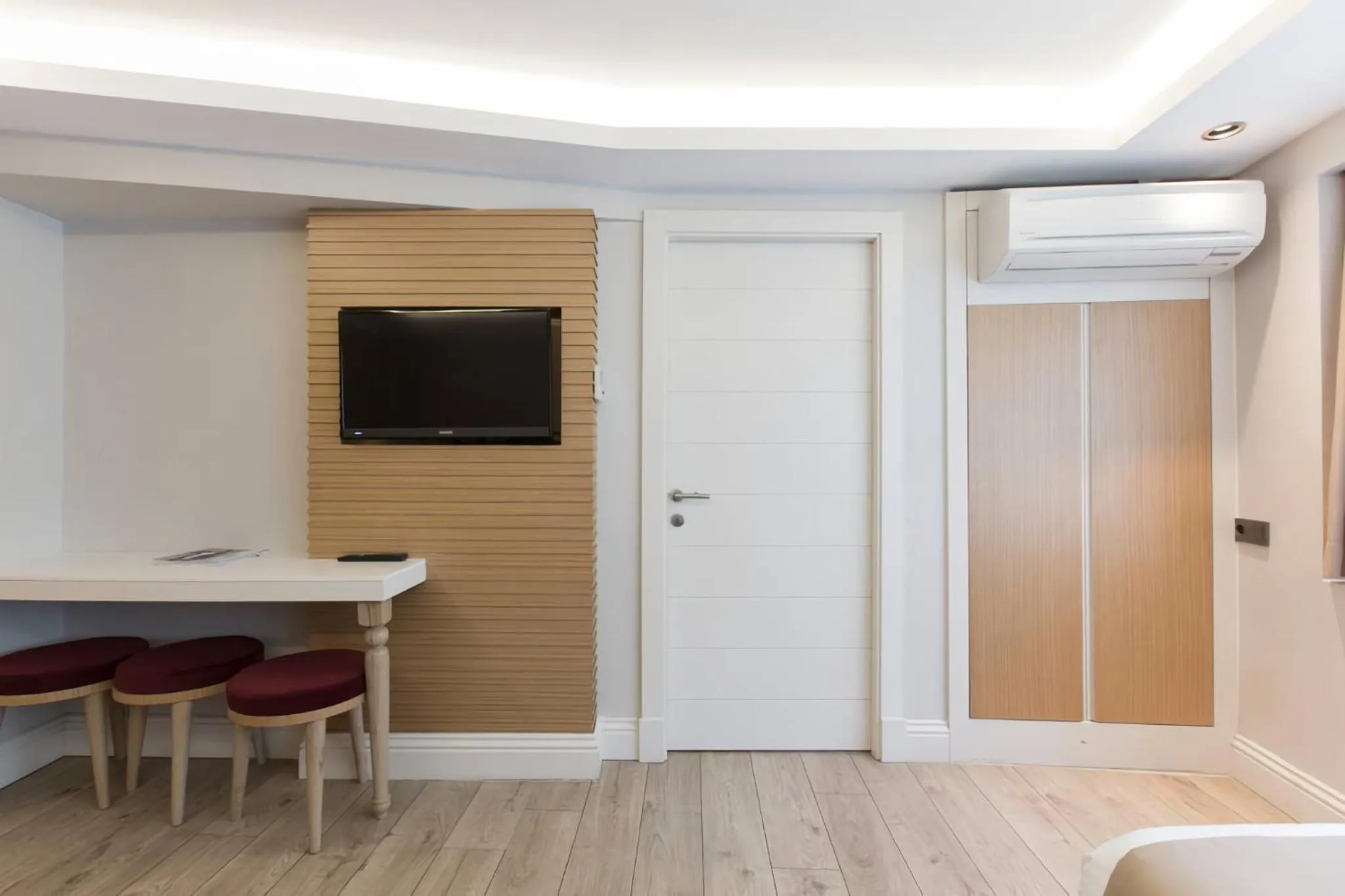 TV and multimedia in Carina Park Suites Nisantasi