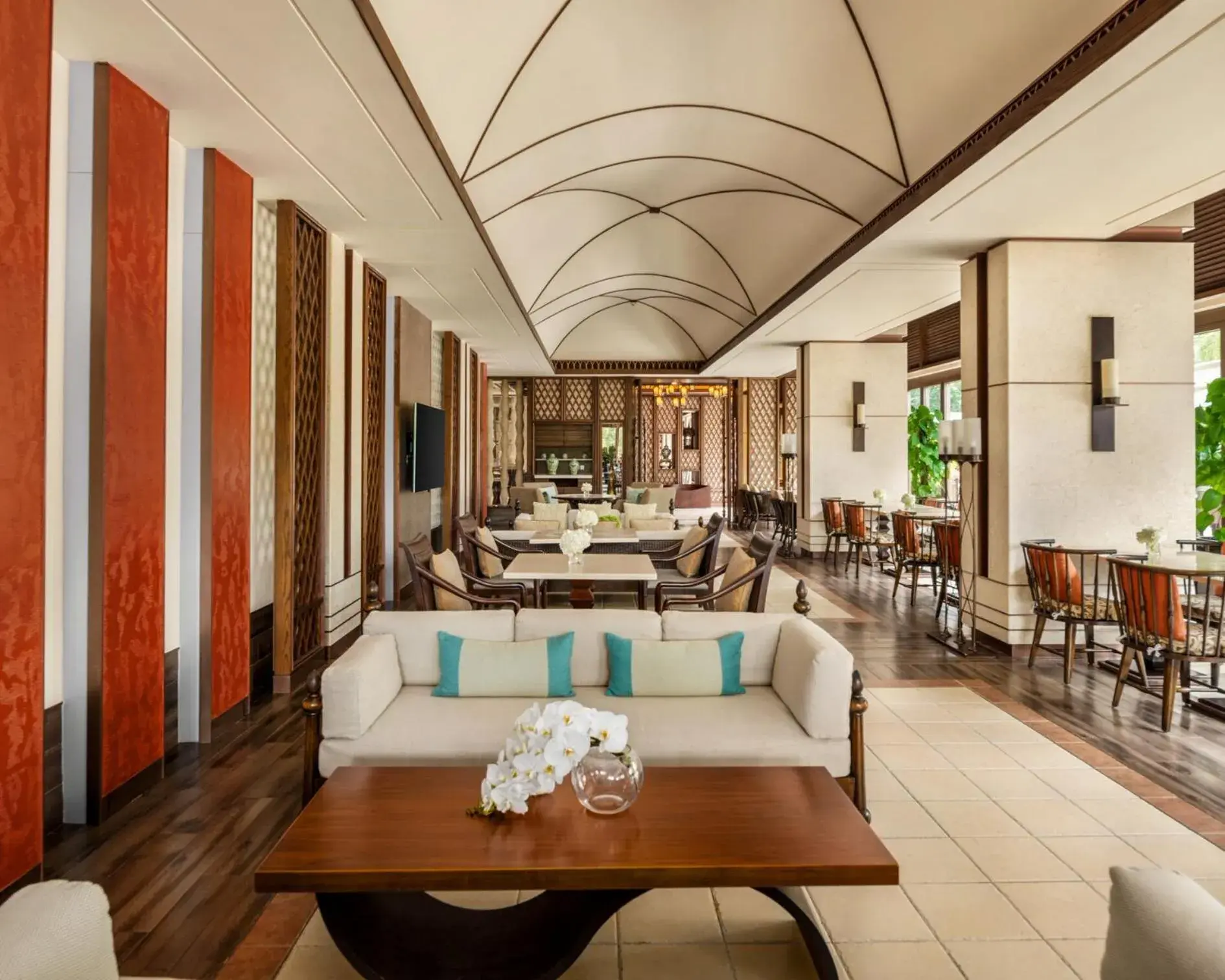 Lounge or bar in Shangri-La Sanya Lounge or bar in Shangri-La Sanya