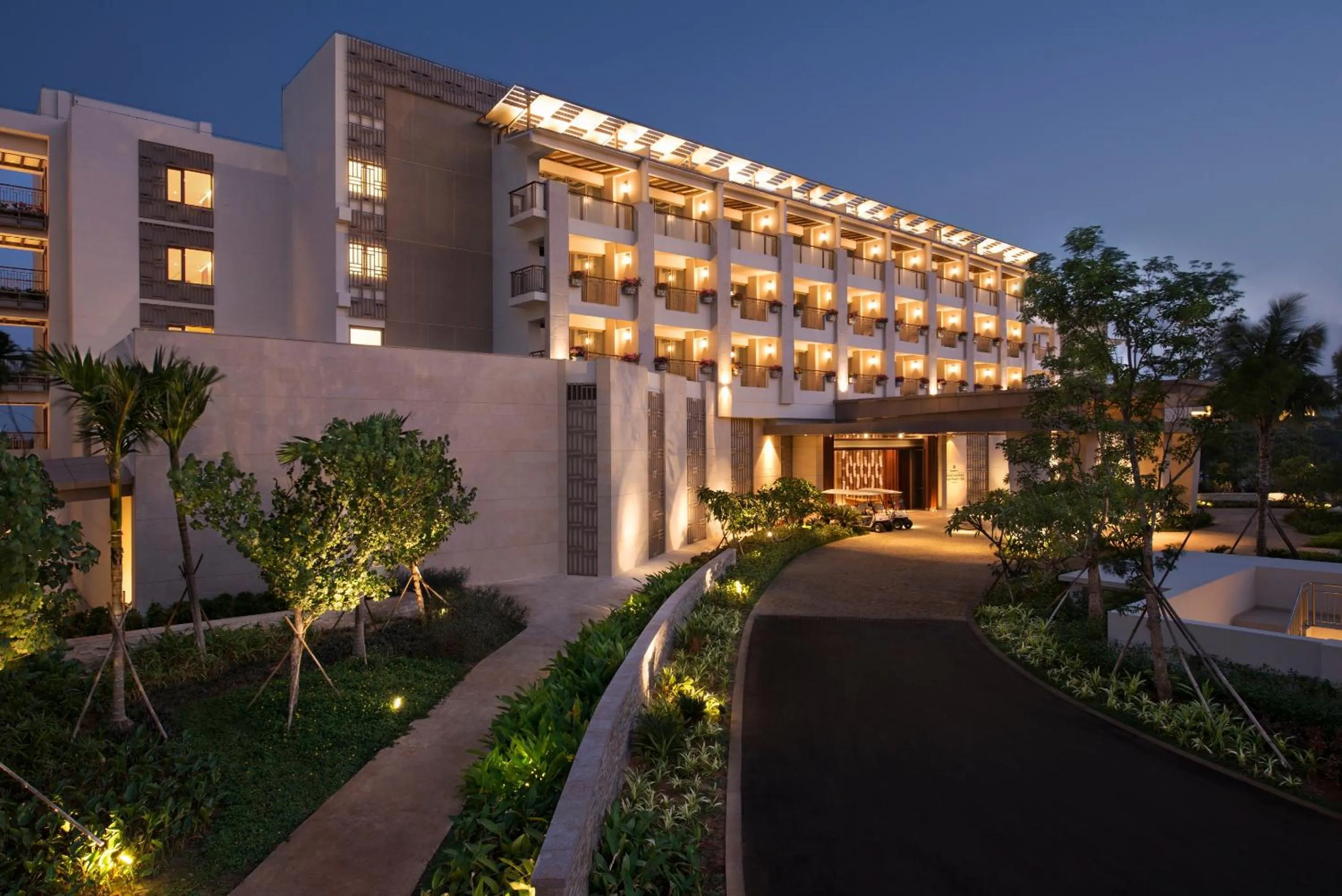 Facade/entrance in Shangri-La Sanya