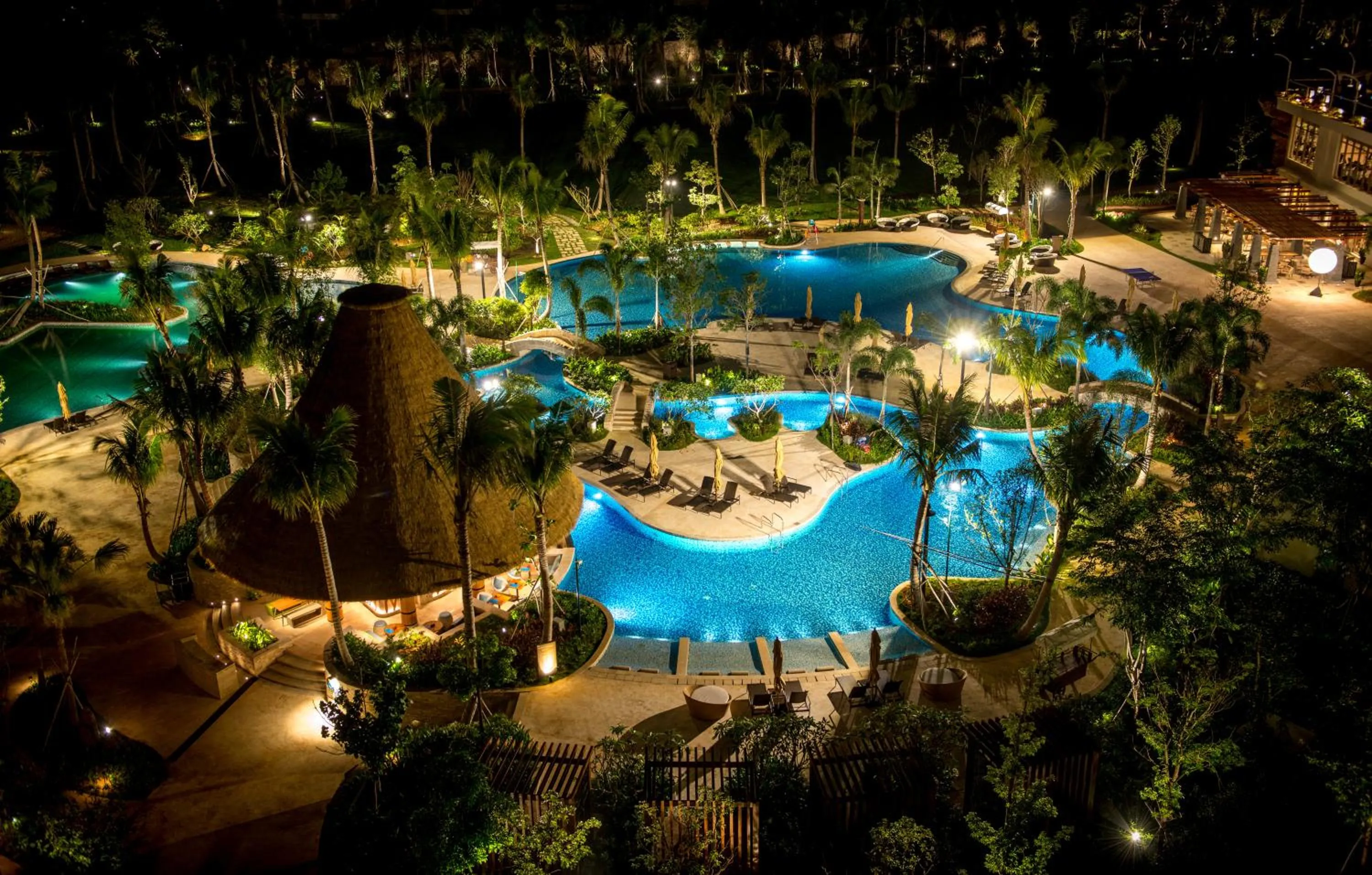 Swimming pool in Shangri-La Sanya