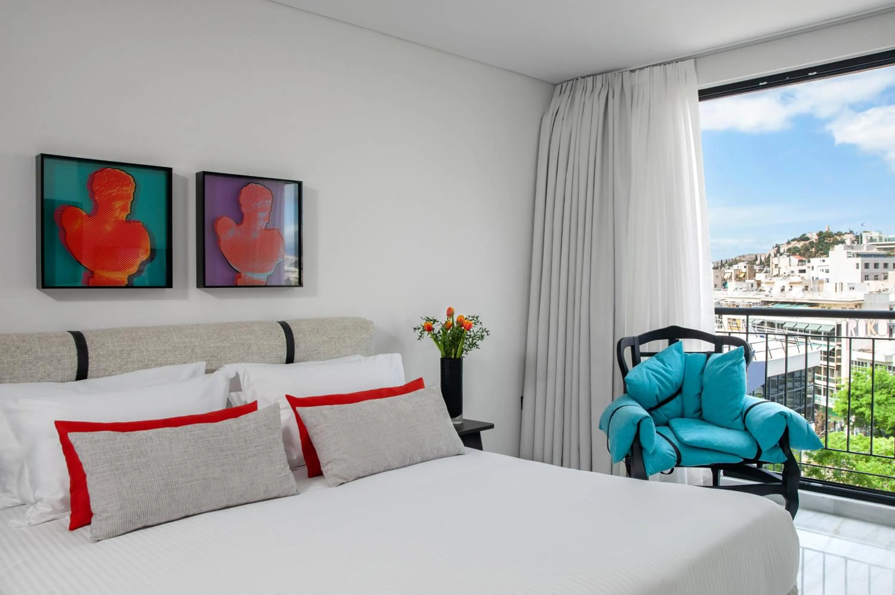 Bed in The Athenaeum Luxury Hotel