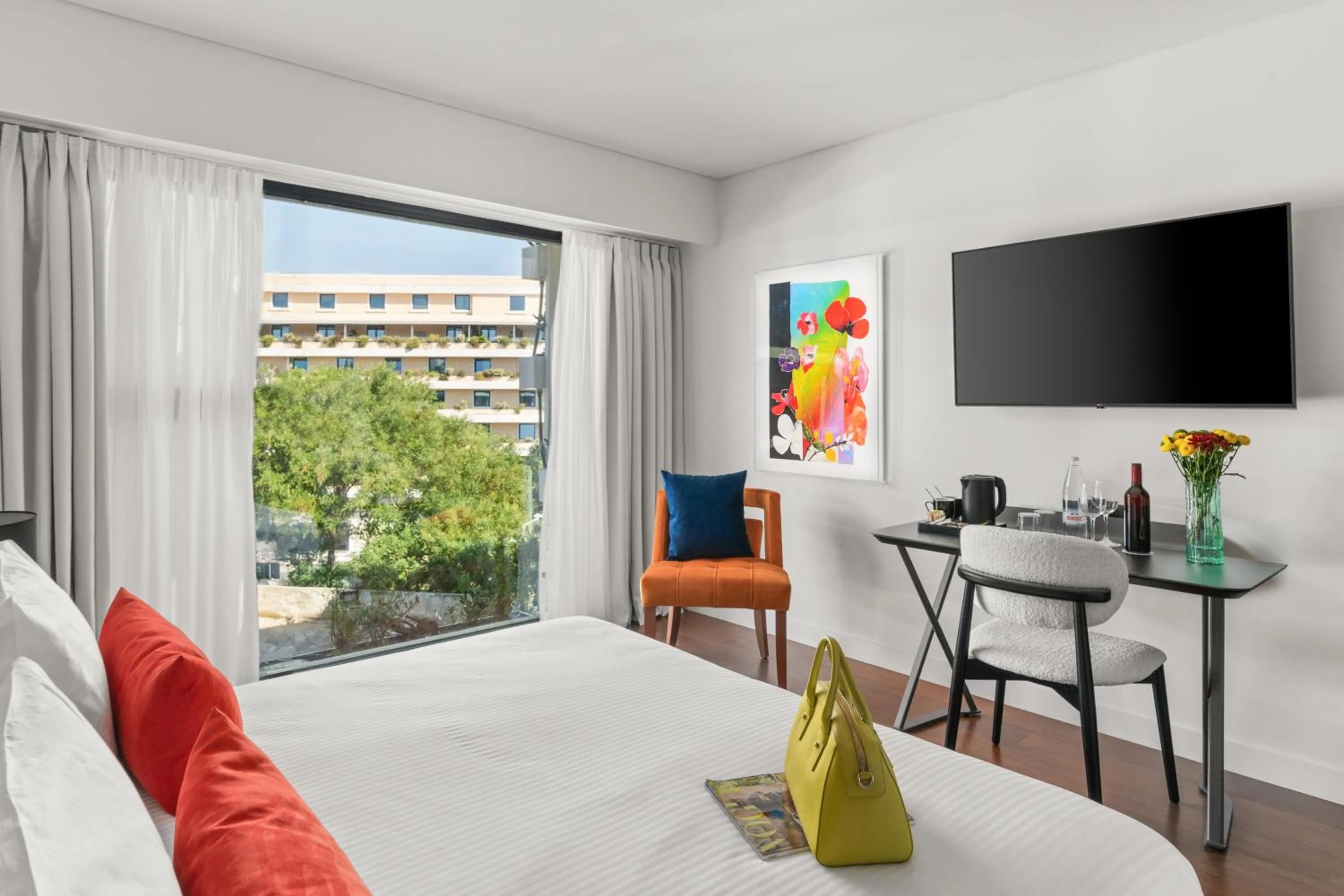 Bed in The Athenaeum Luxury Hotel